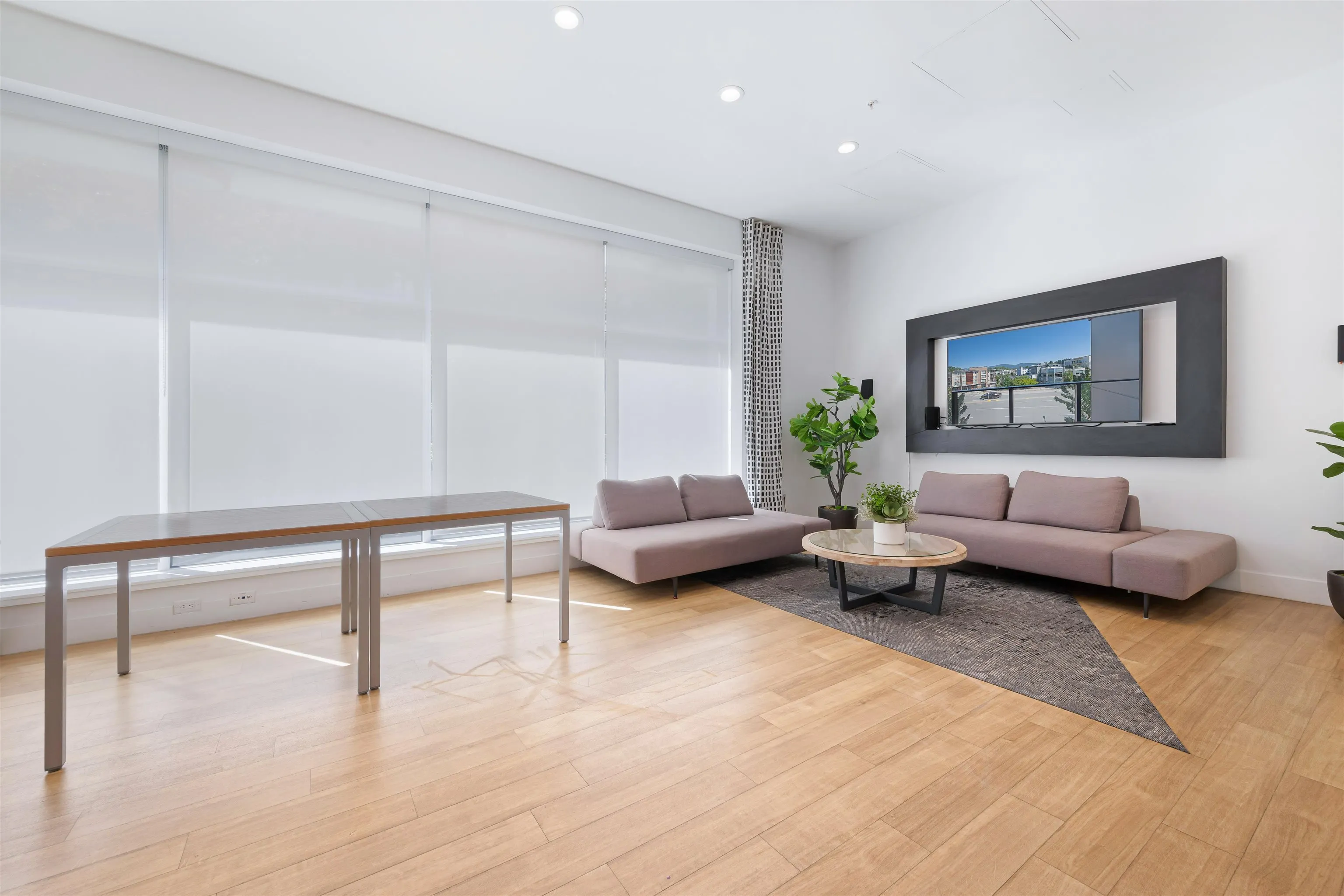303 725 Marine Drive