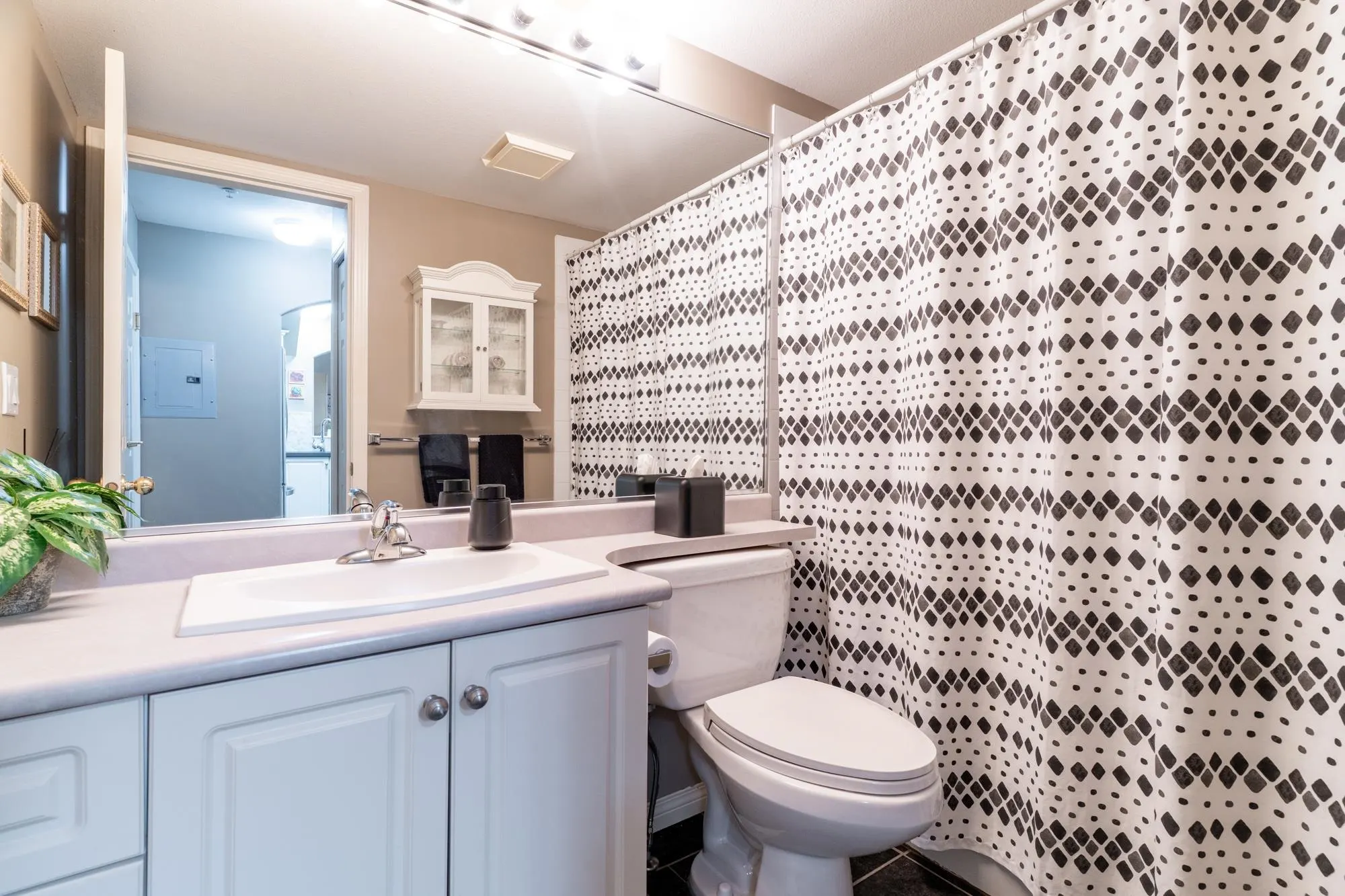 301 3128 Flint Street