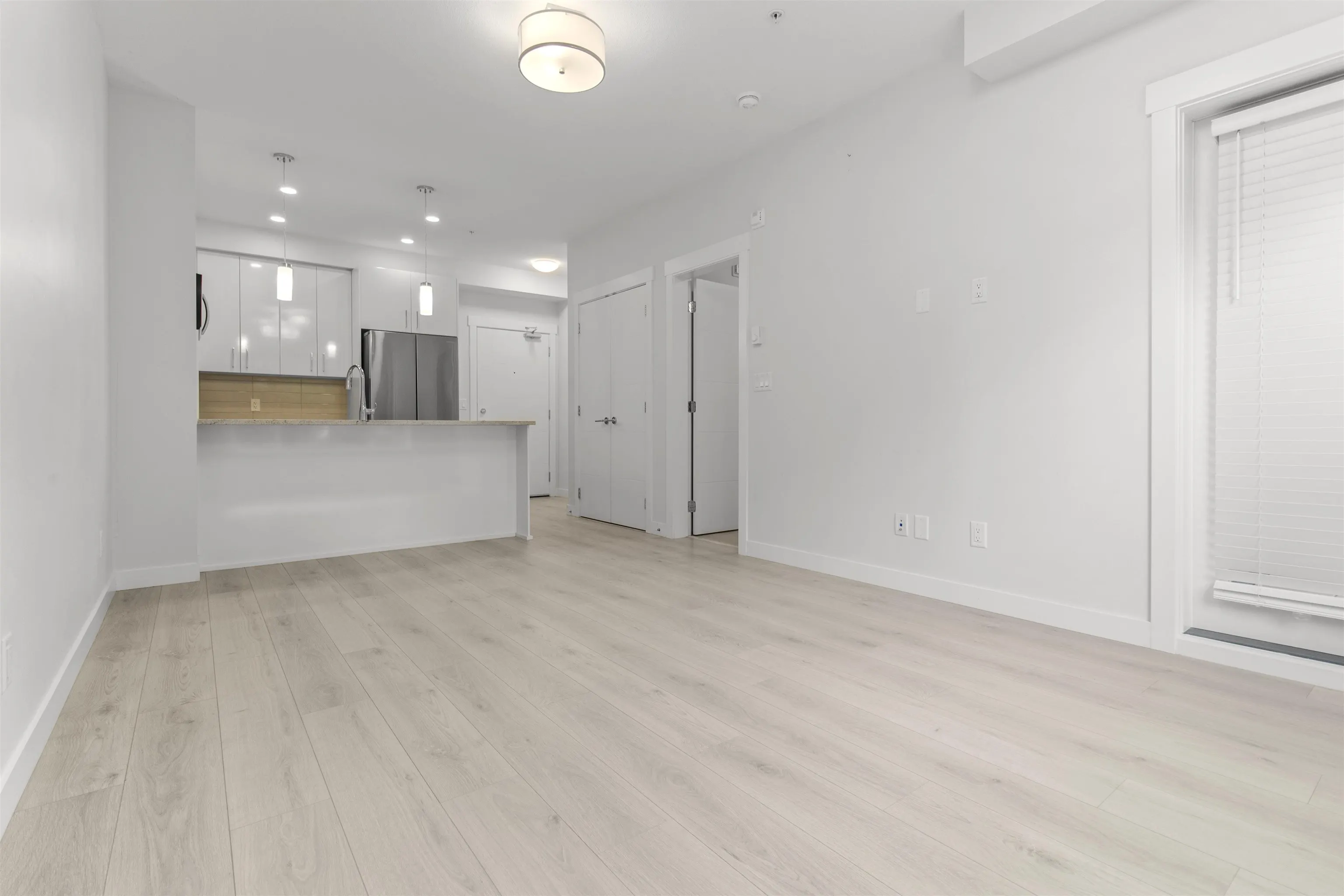 108 32690 14th Avenue