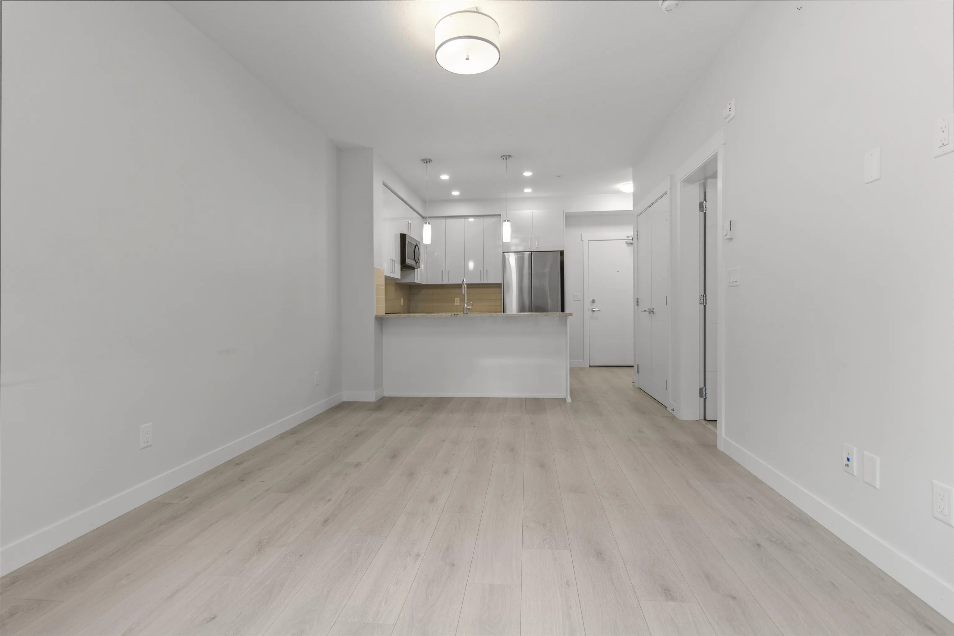 108 32690 14th Avenue