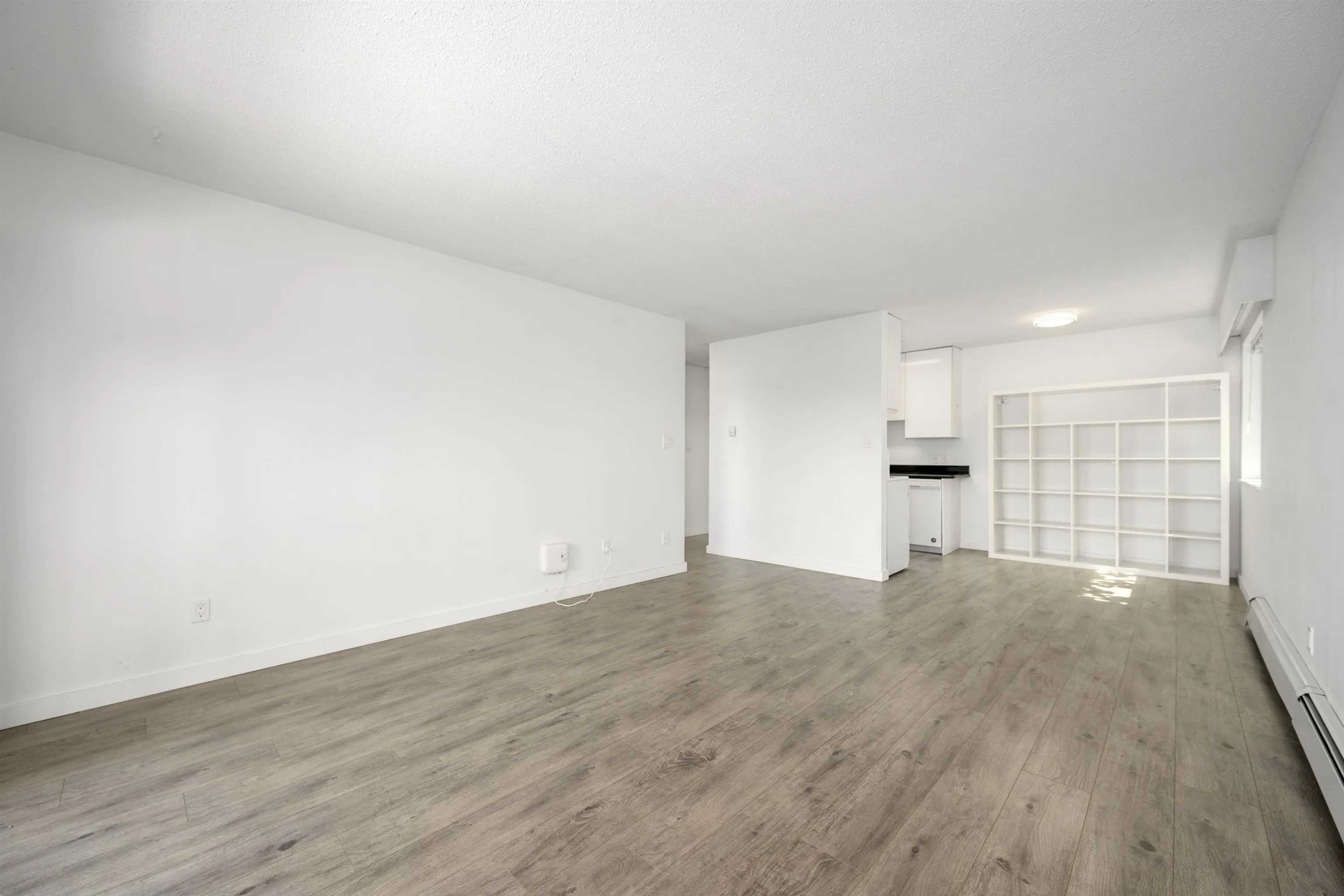 305 310 W 3rd Street