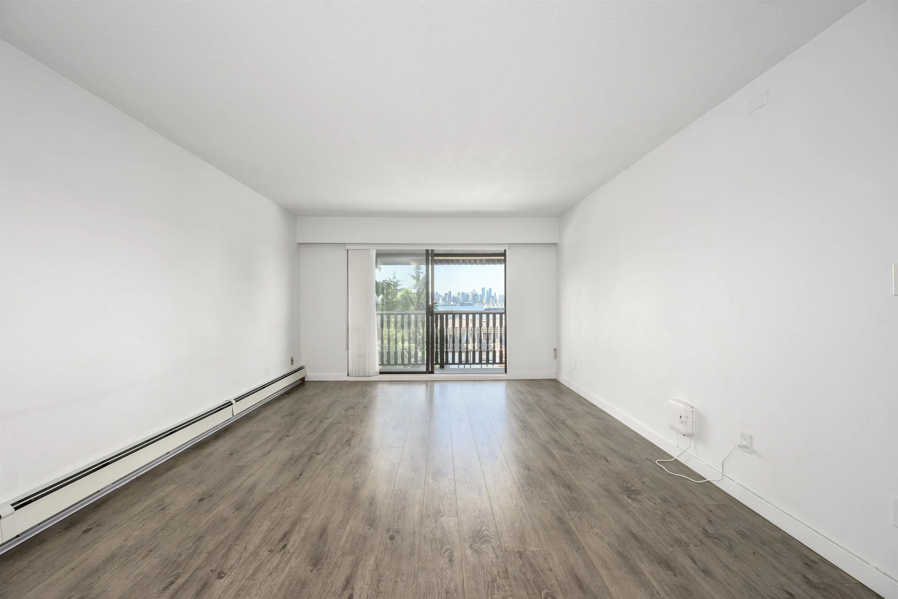 305 310 W 3rd Street