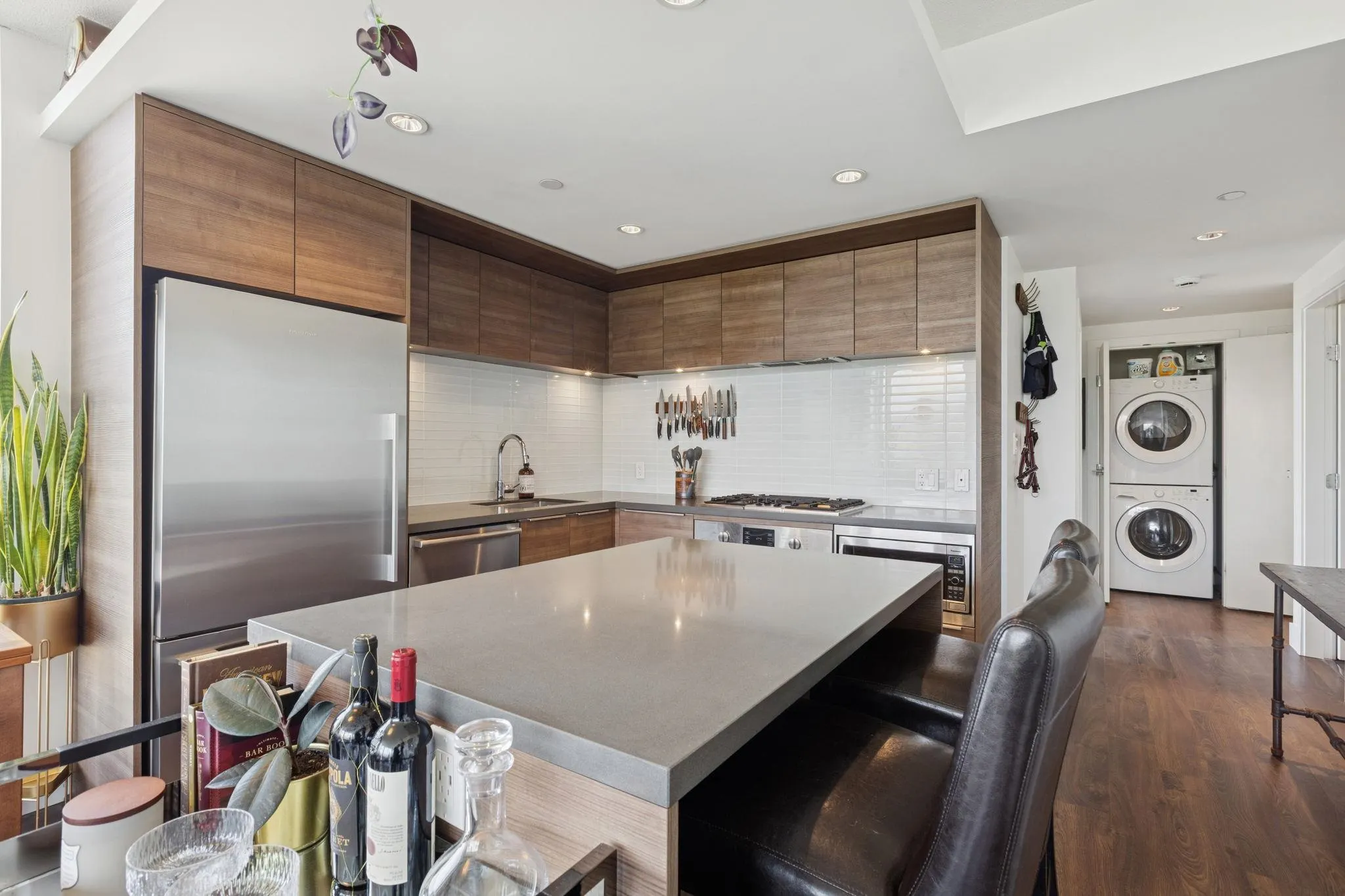 1702 1550 Fern Street