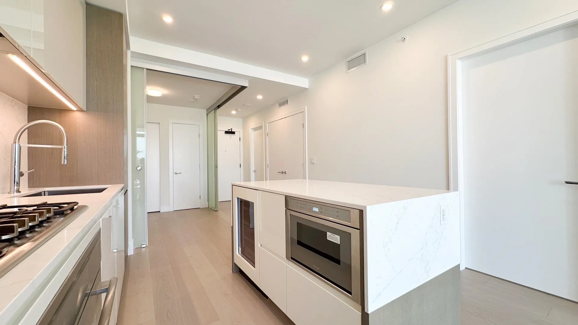 408 1342 Johnston Road