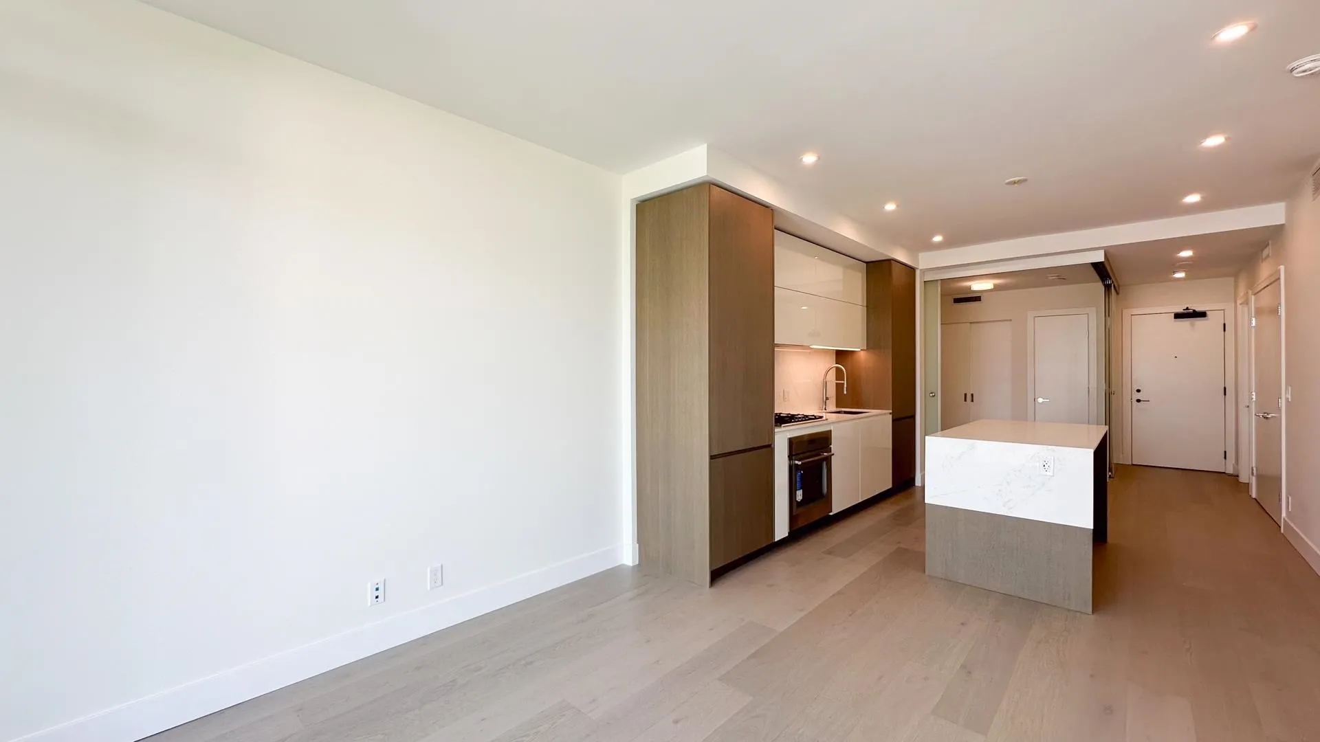 408 1342 Johnston Road
