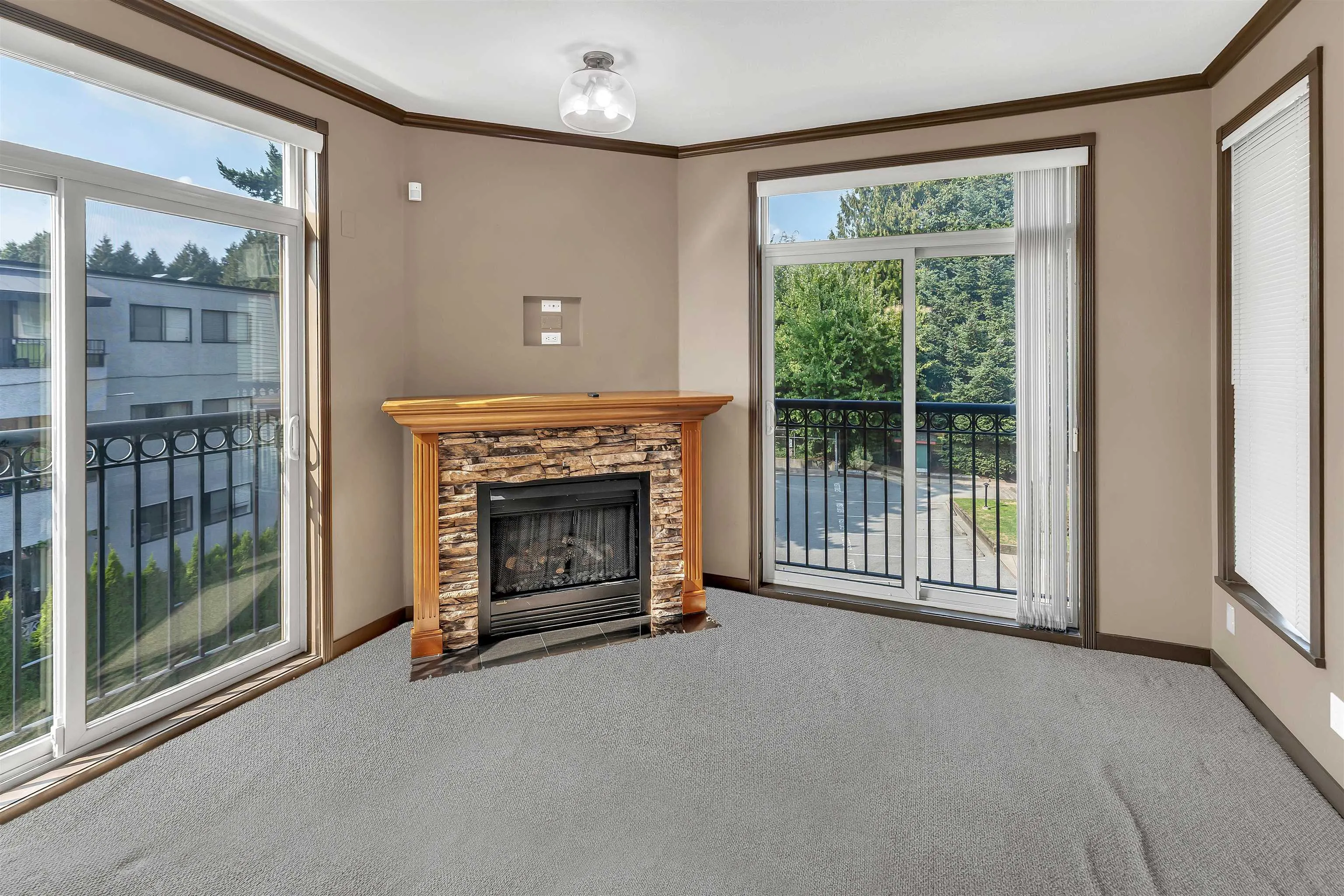 312 33485 South Fraser Way