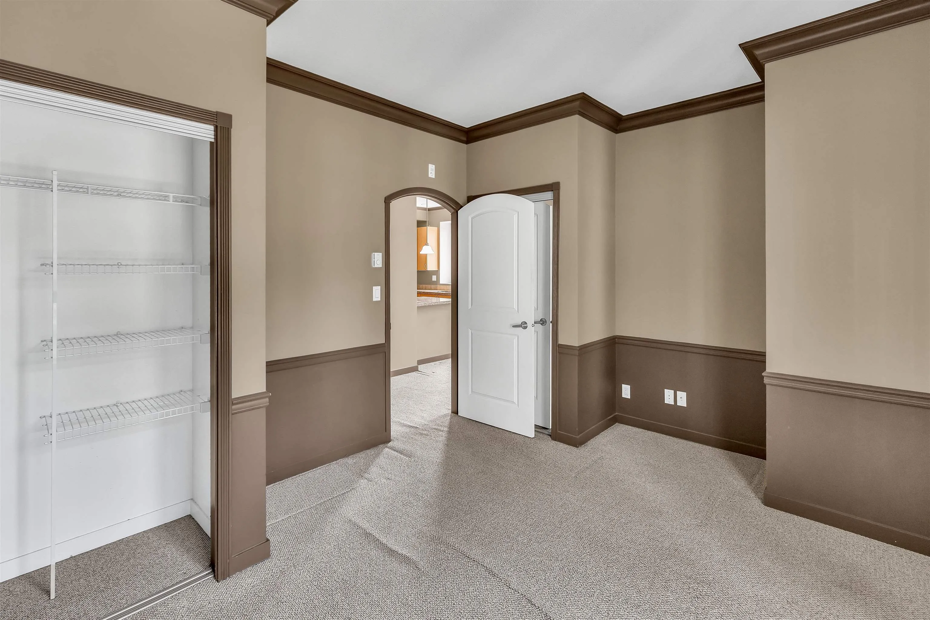 312 33485 South Fraser Way