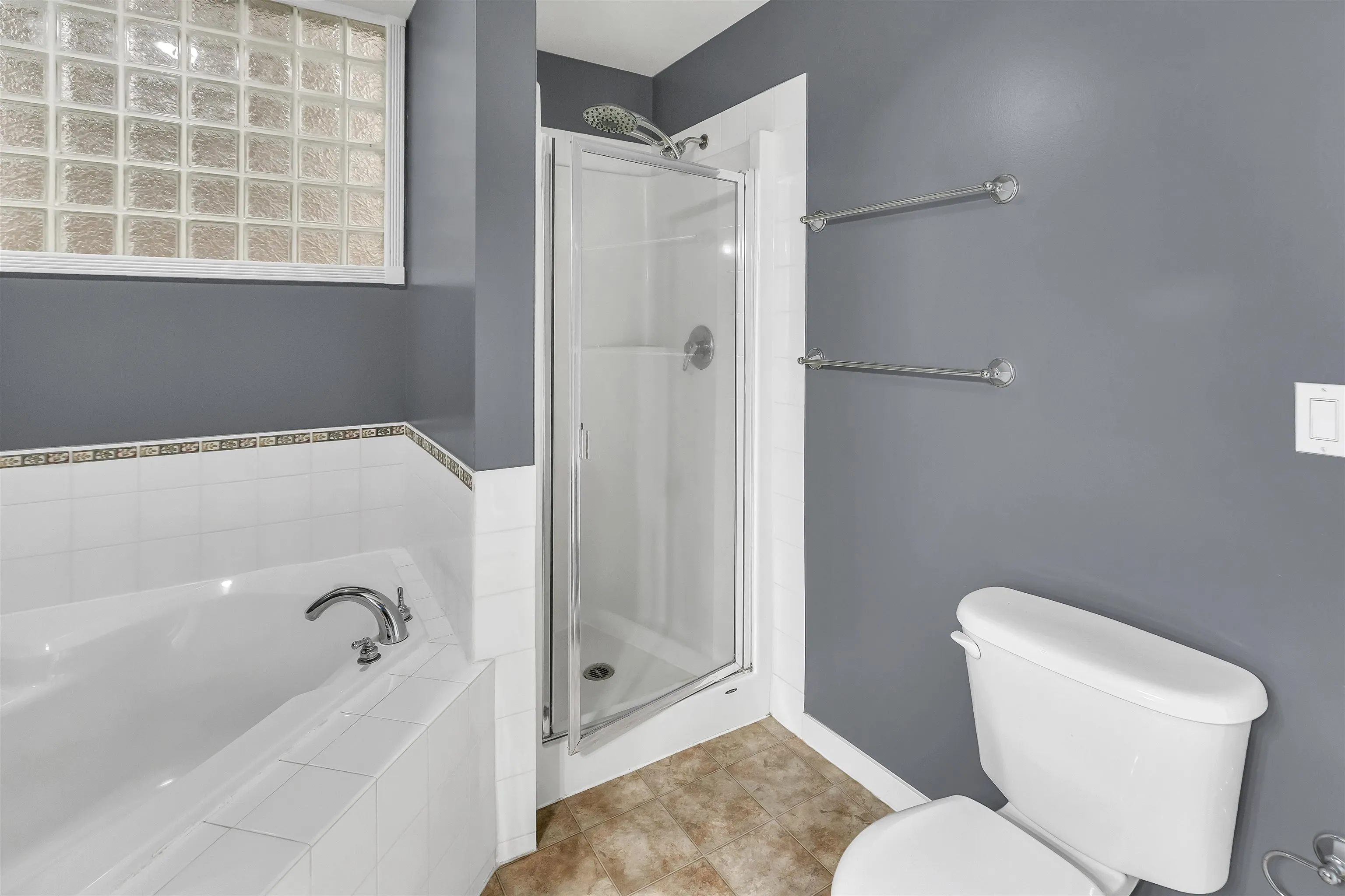 312 33485 South Fraser Way