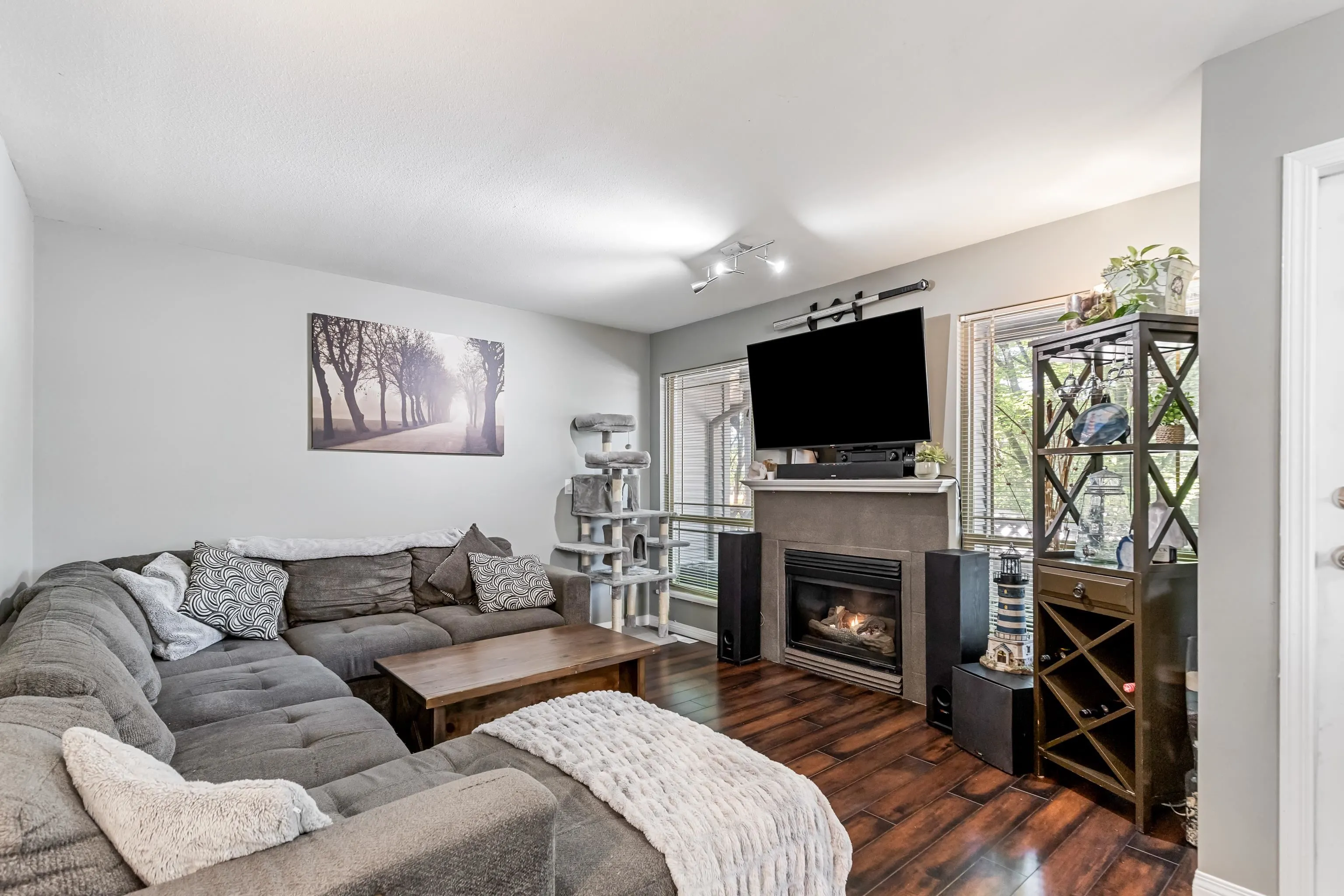 5 22980 Abernethy Lane