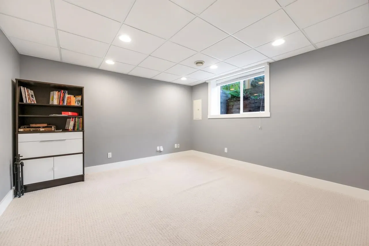 14059 33b Avenue