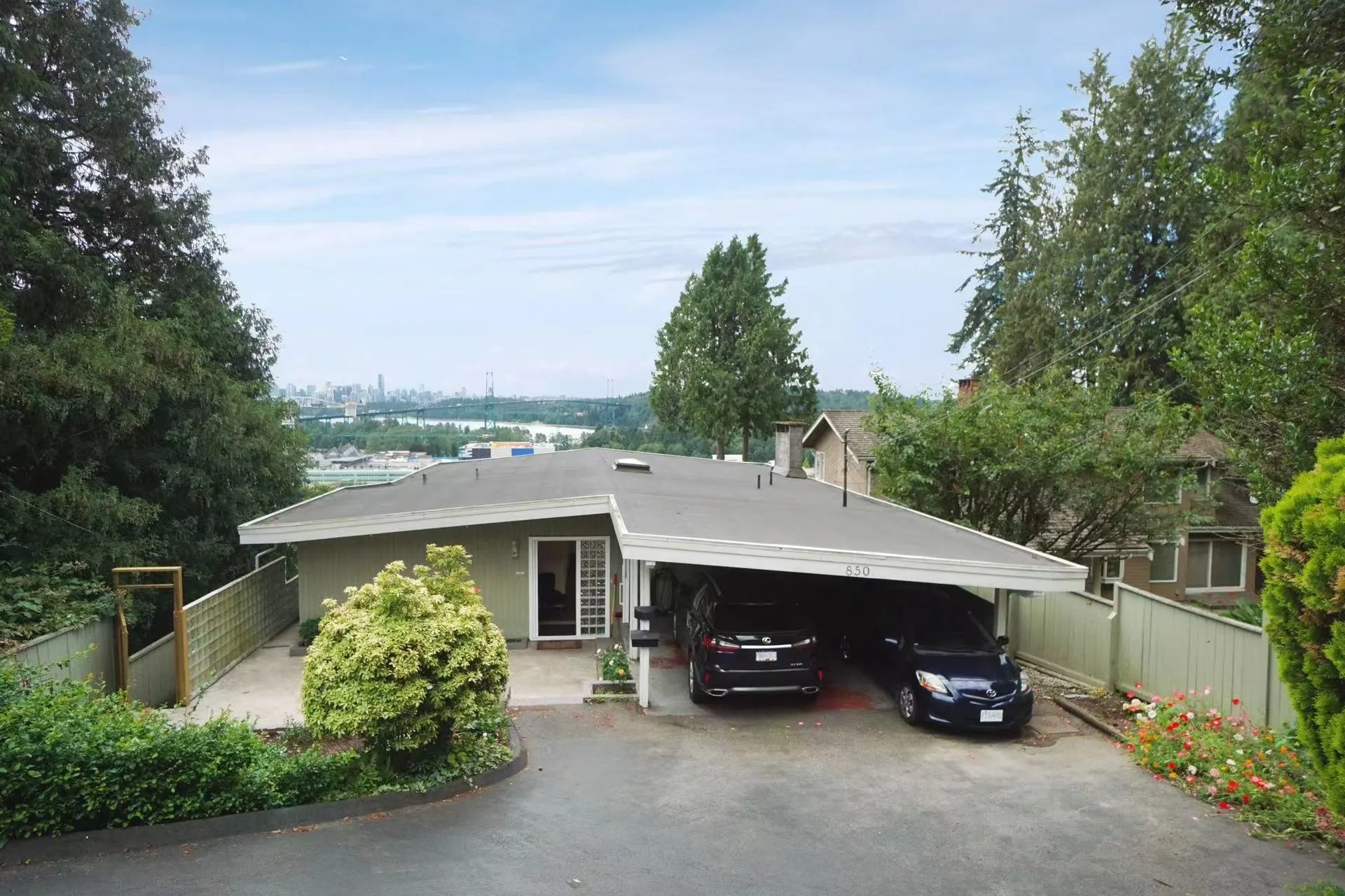 850 Esquimalt Avenue