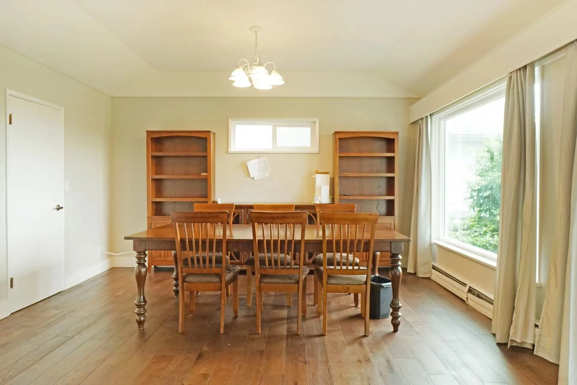 850 Esquimalt Avenue
