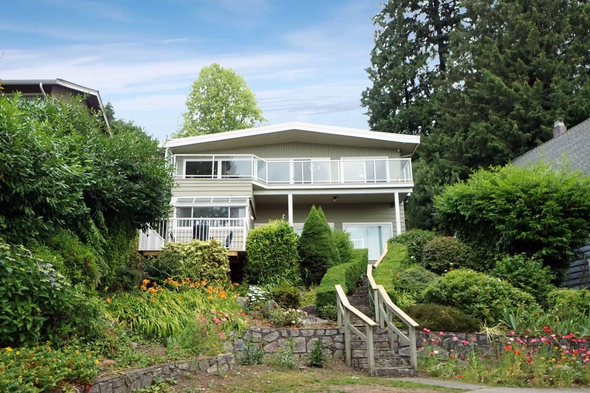 850 Esquimalt Avenue