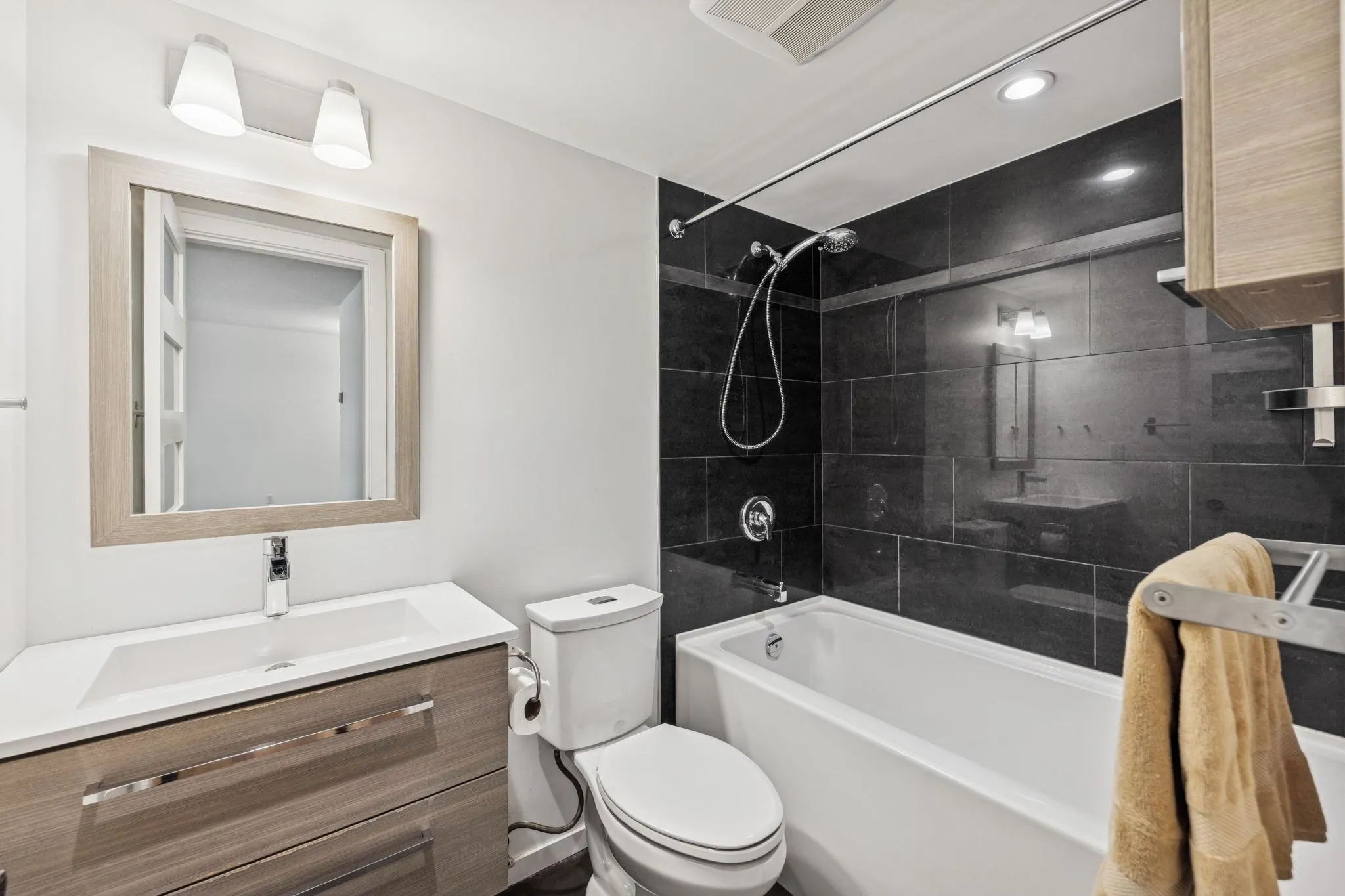 120 8511 Ackroyd Road
