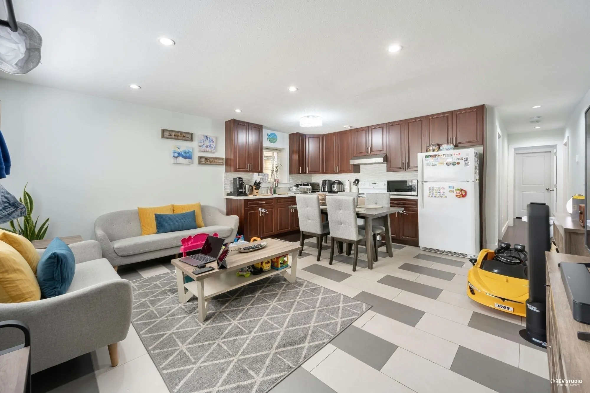 337 E 17th Street