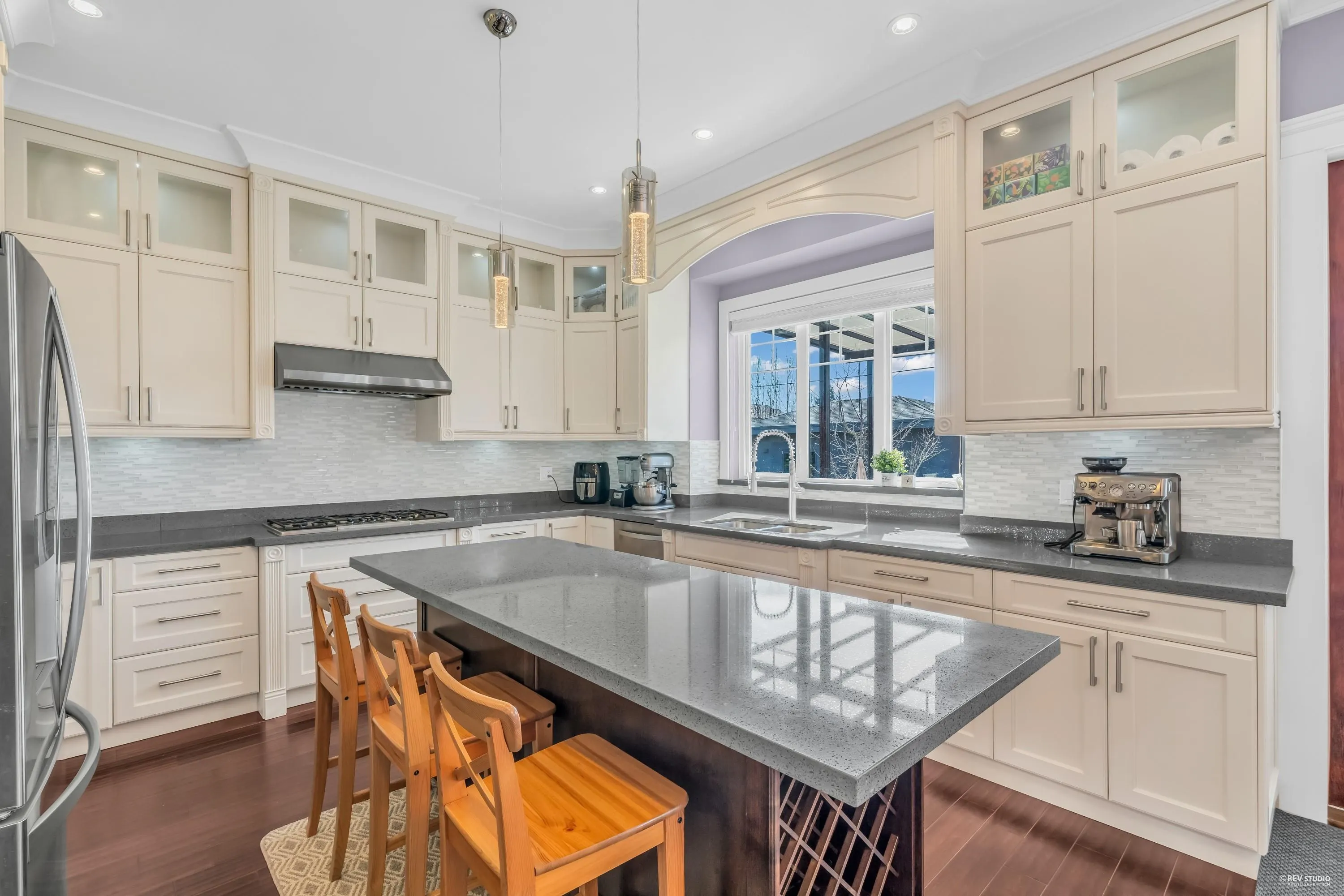 337 E 17th Street