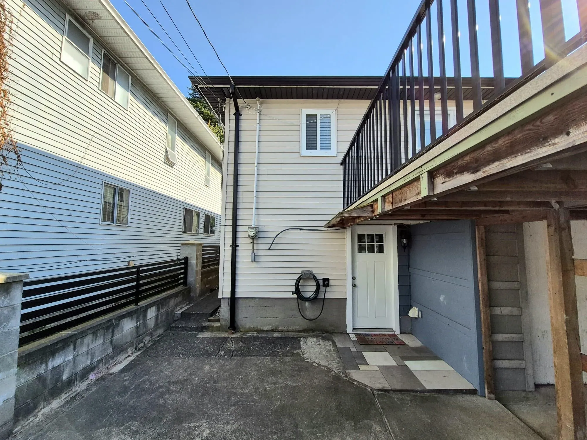 2575 E 29th Avenue