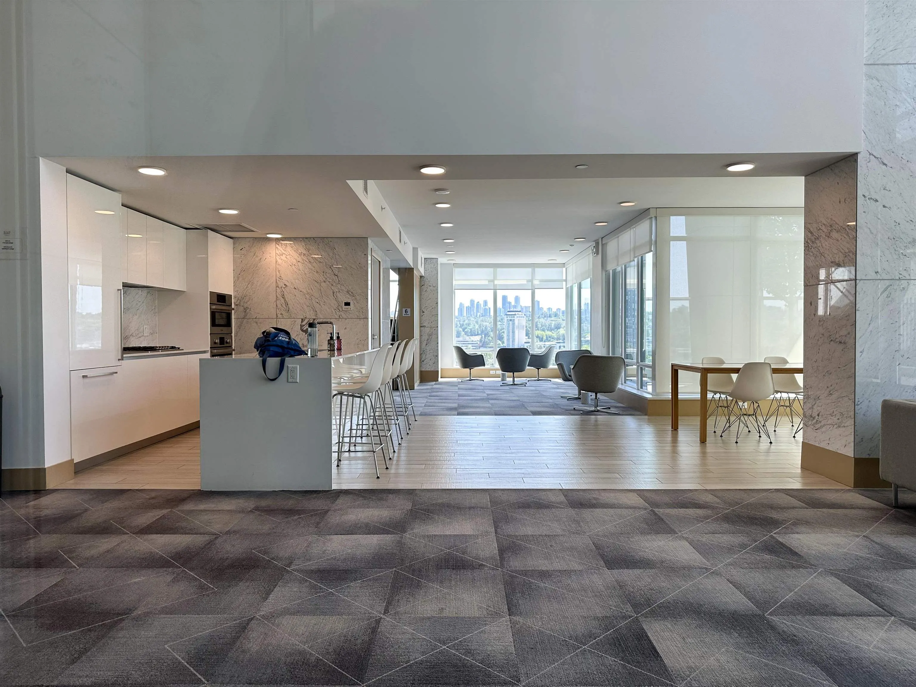 801 2085 Skyline Court