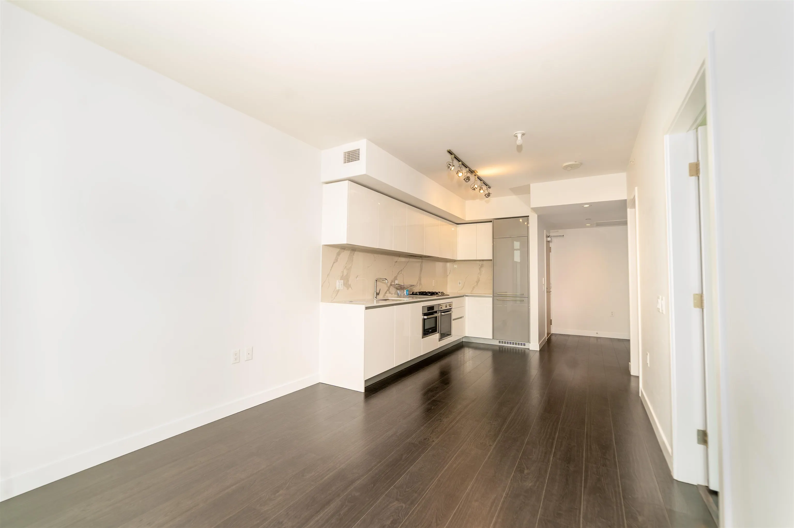 801 2085 Skyline Court