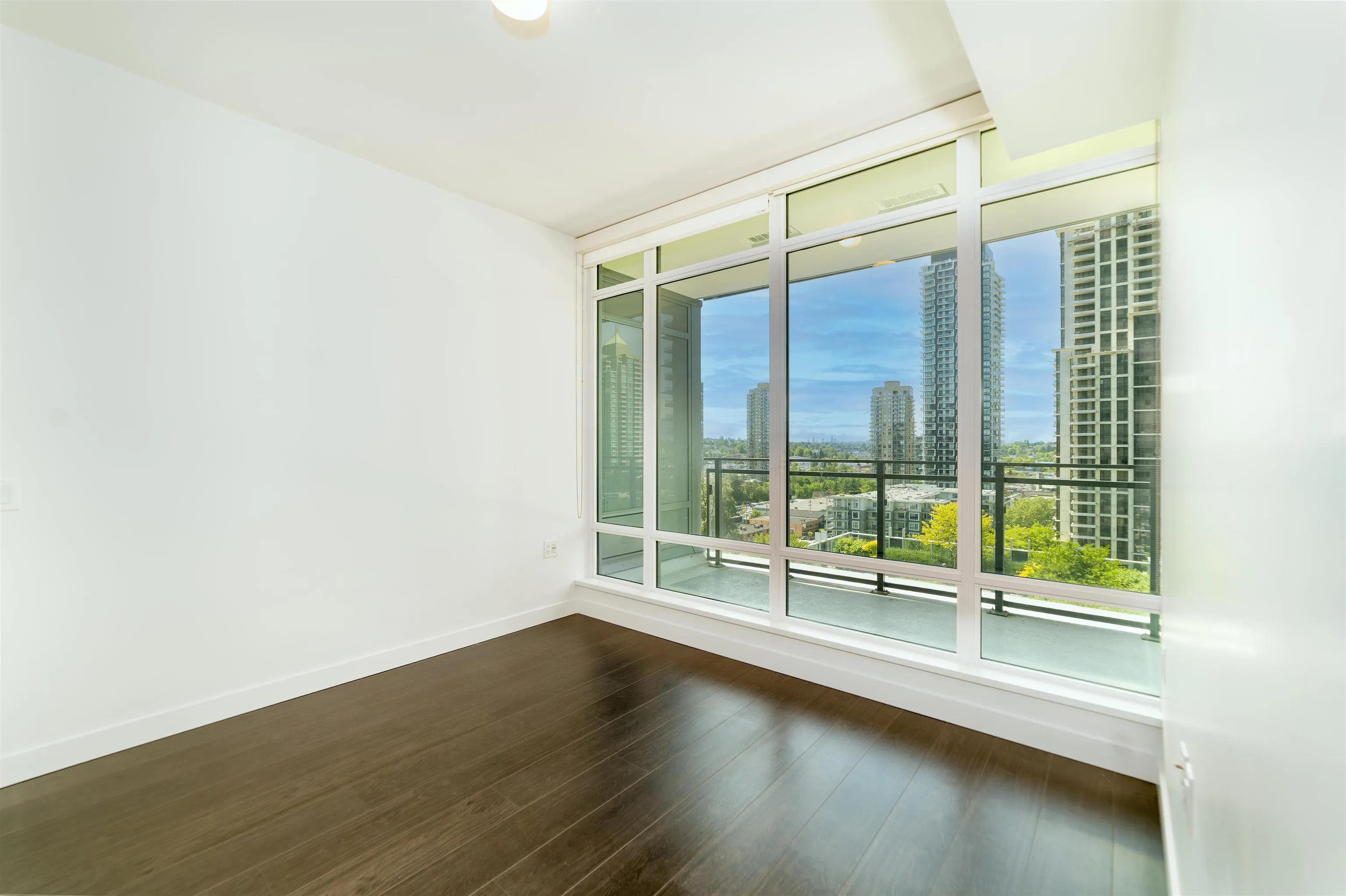 801 2085 Skyline Court