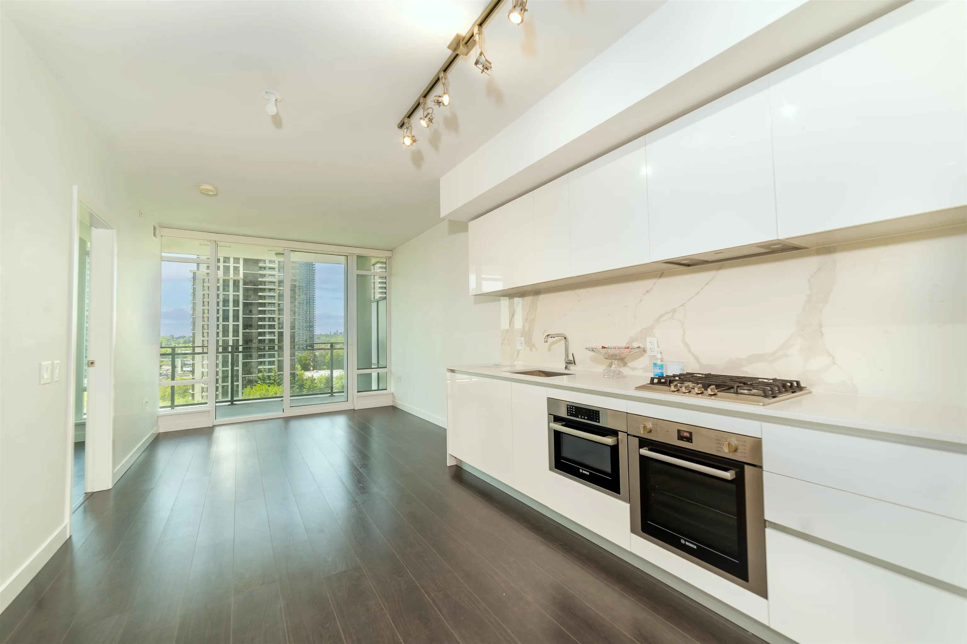 801 2085 Skyline Court