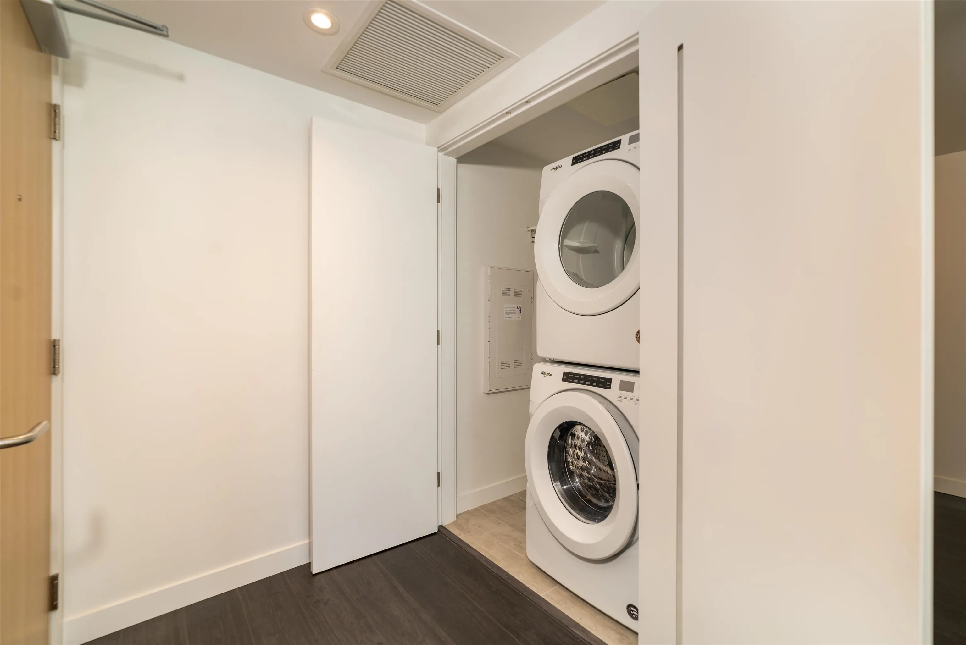 801 2085 Skyline Court