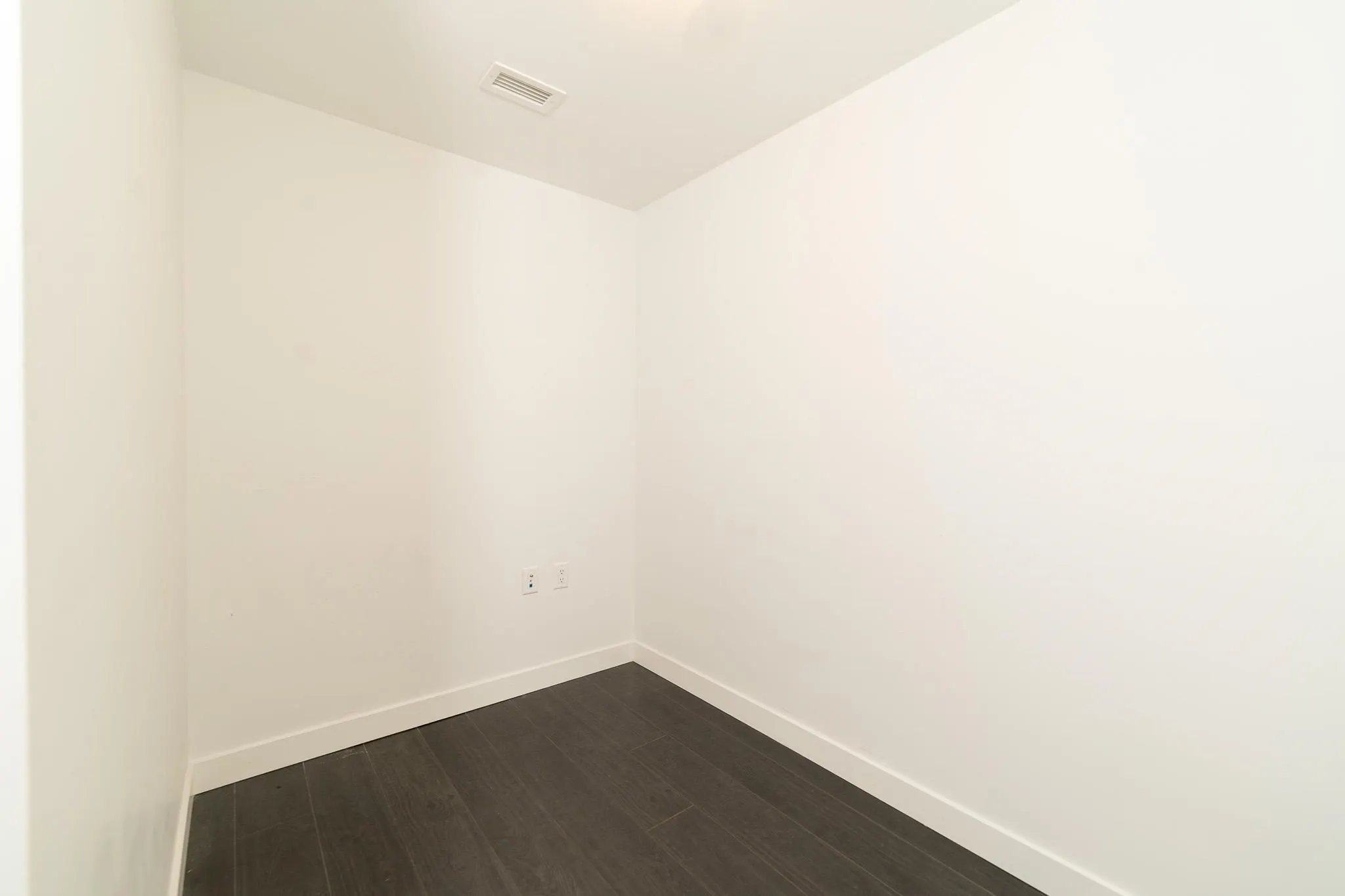801 2085 Skyline Court
