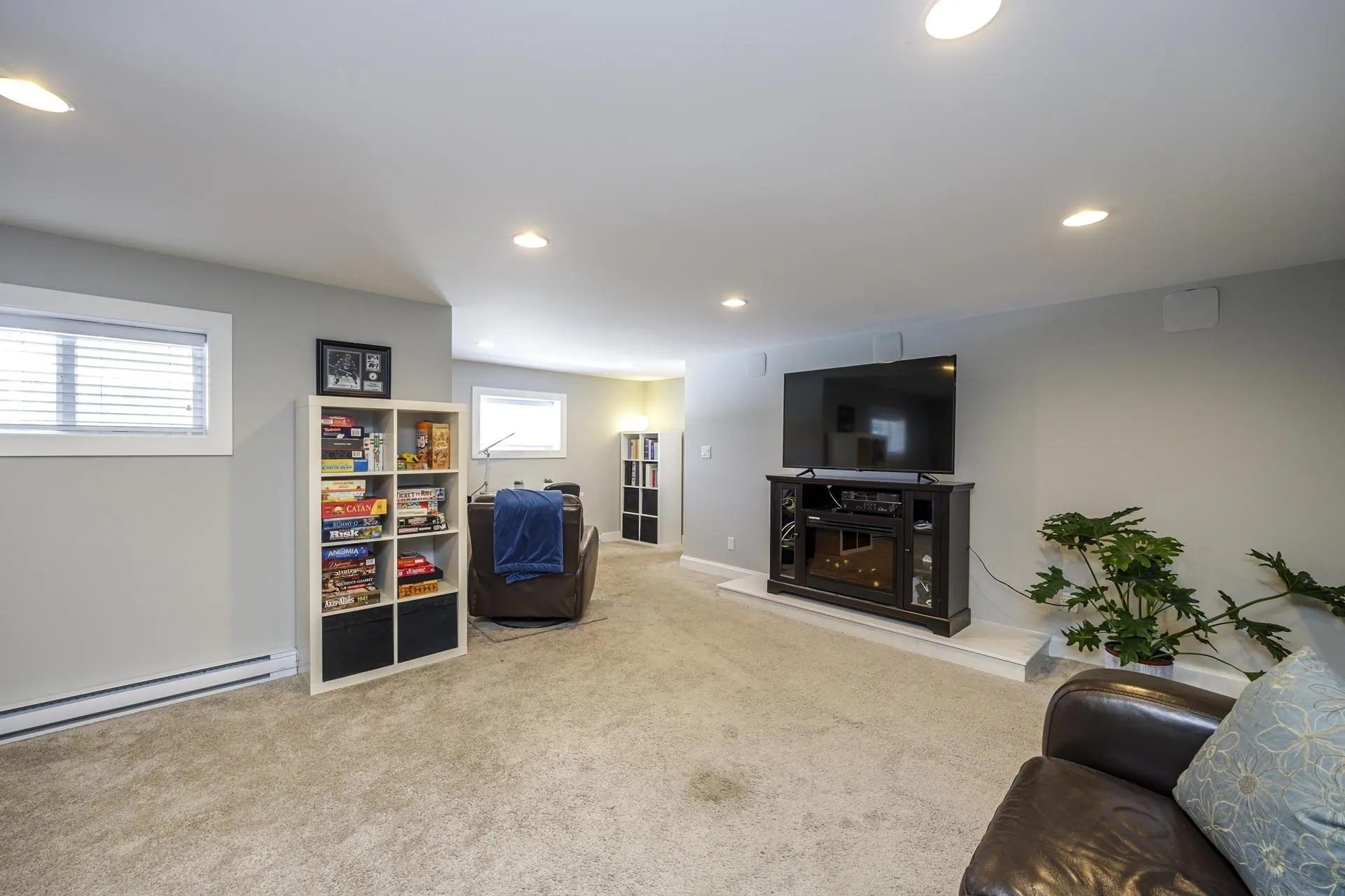 887 E 17th Street