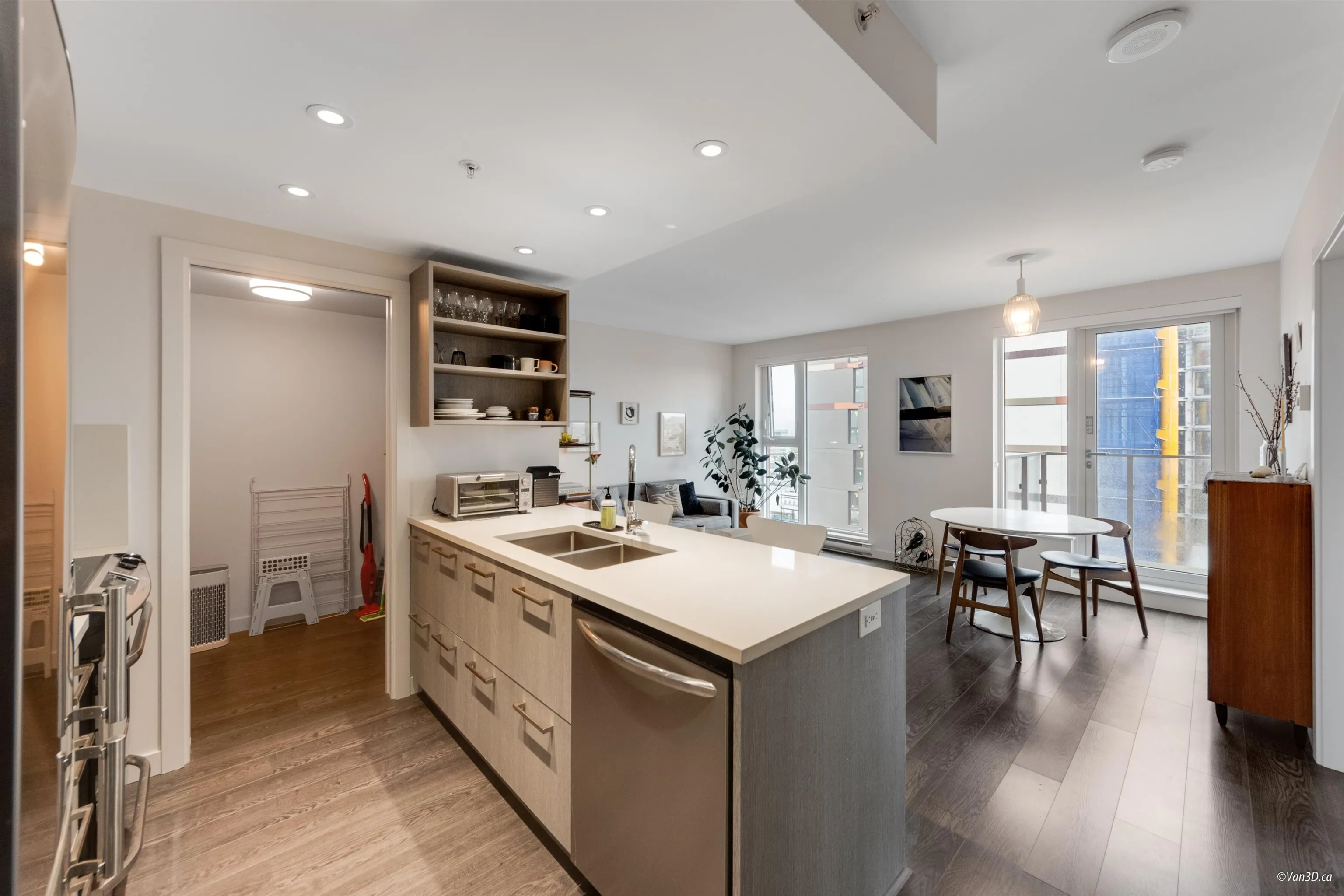 804 983 E Hastings Street