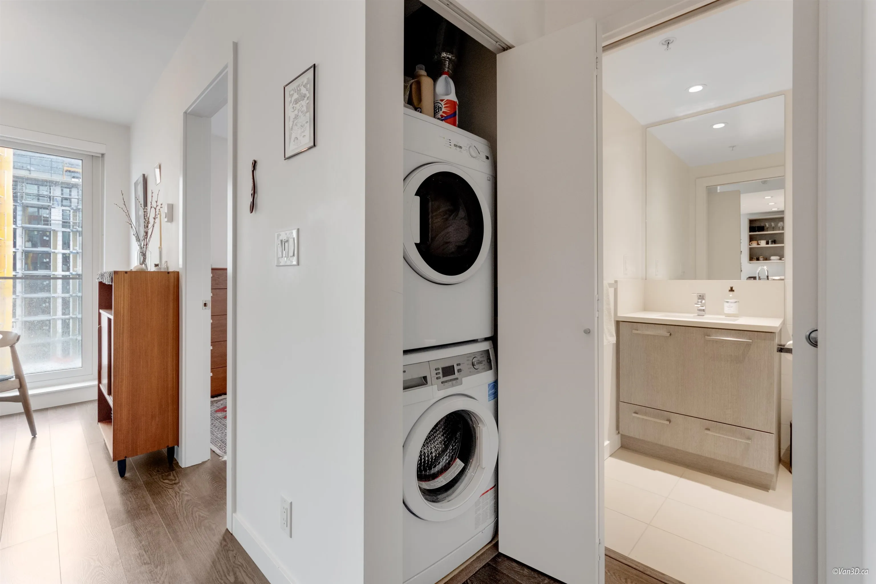 804 983 E Hastings Street