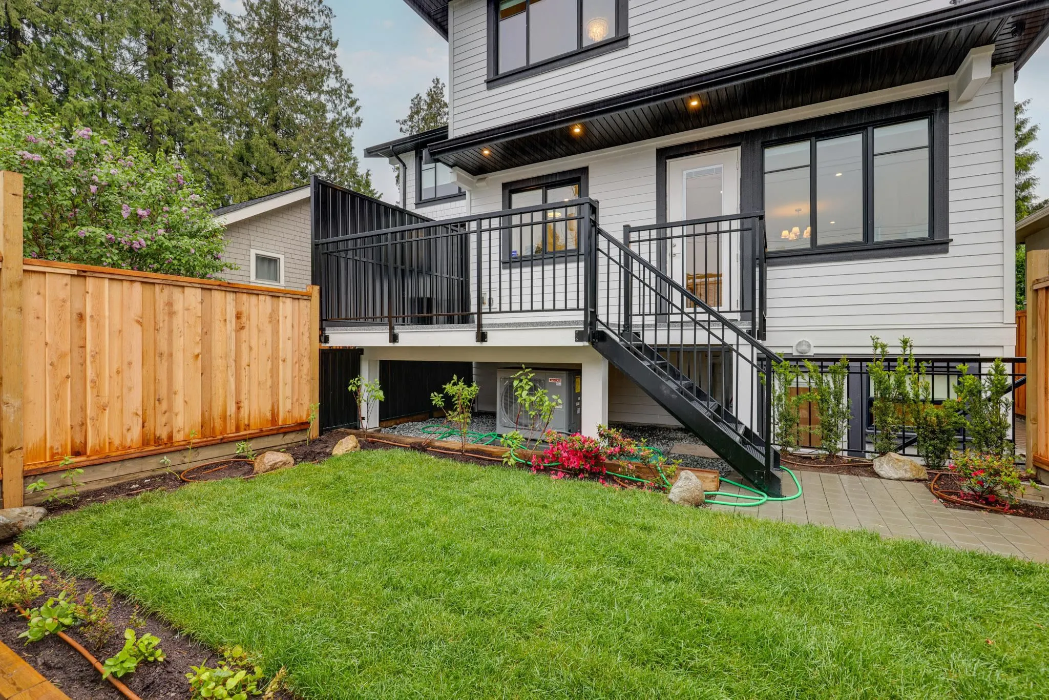 261 E 23rd Street