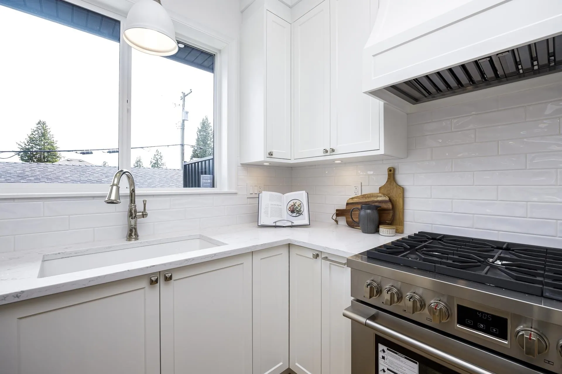 261 E 23rd Street