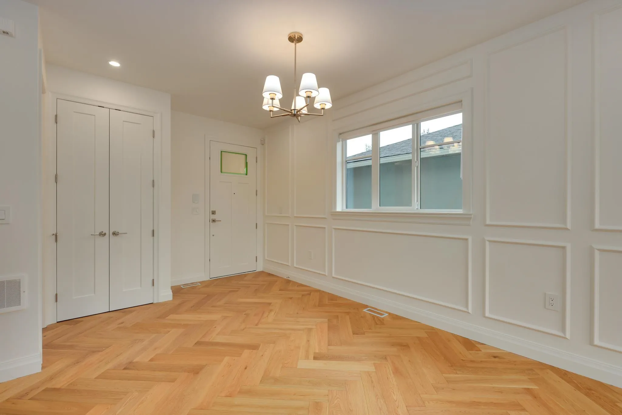 261 E 23rd Street