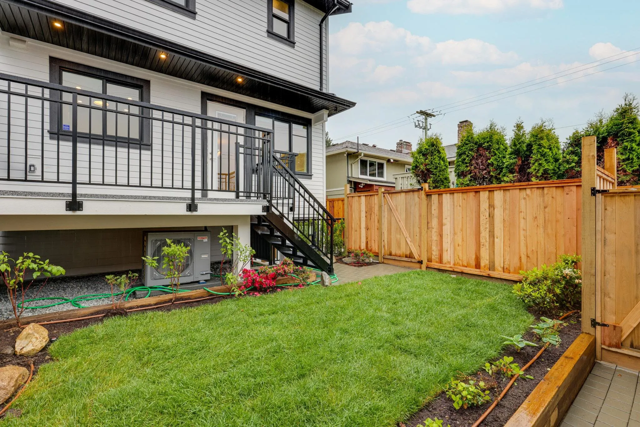 261 E 23rd Street