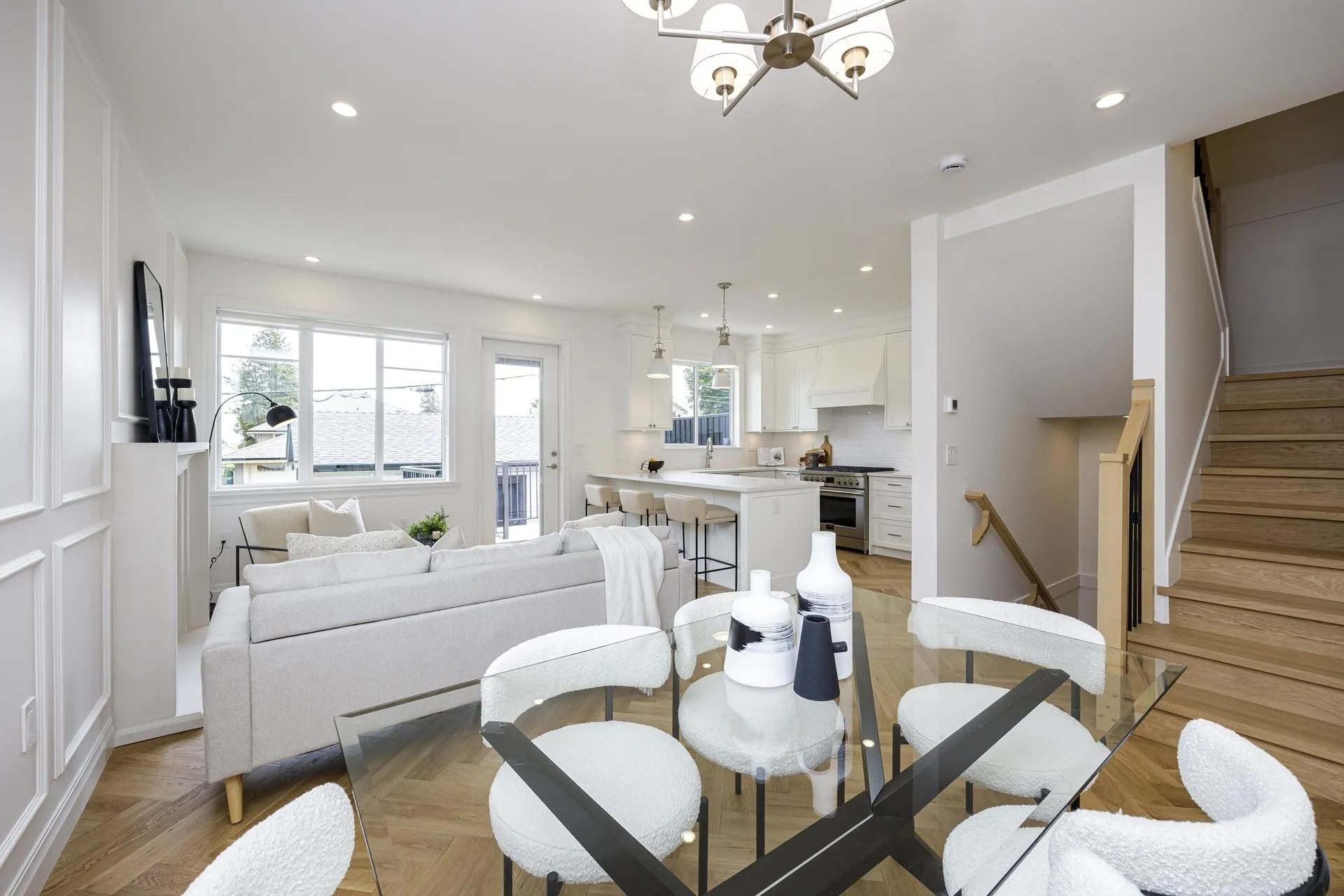 261 E 23rd Street