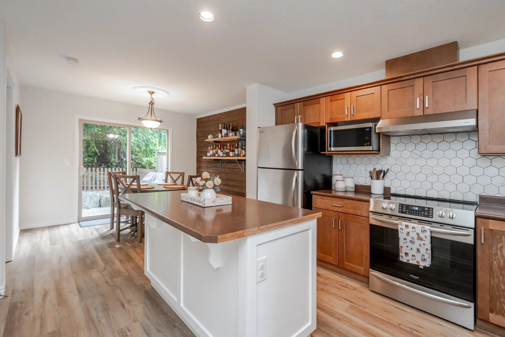 24 46840 Russell Road