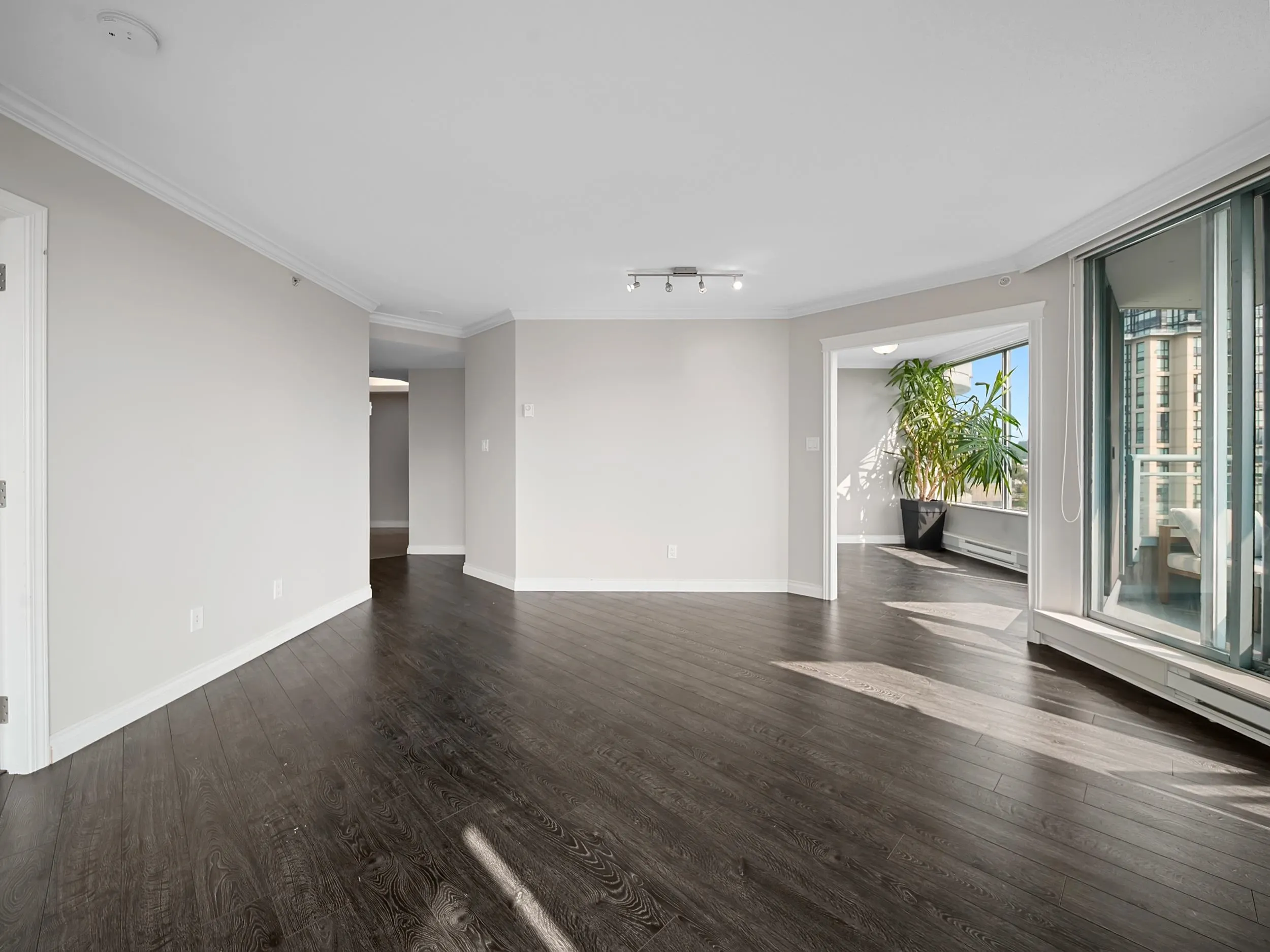 803 13353 108 Avenue