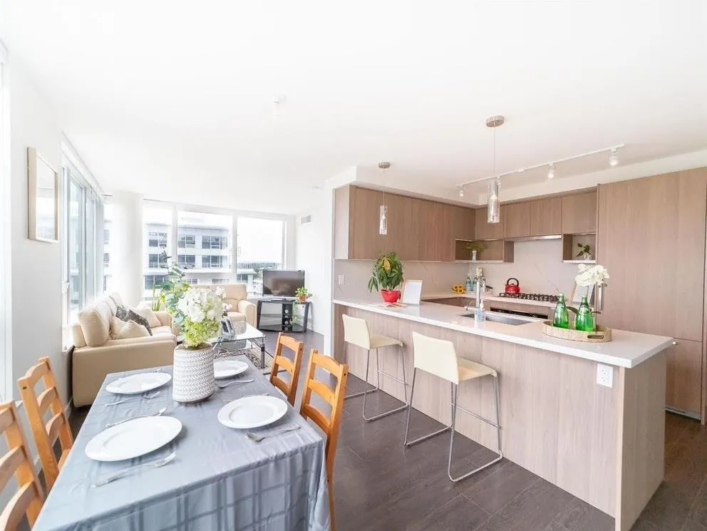 1806 8833 Hazelbridge Way