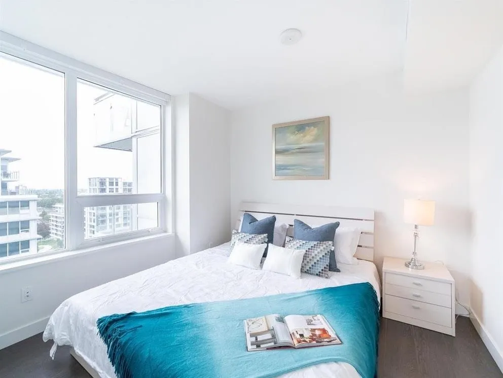 1806 8833 Hazelbridge Way