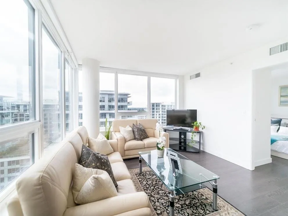 1806 8833 Hazelbridge Way