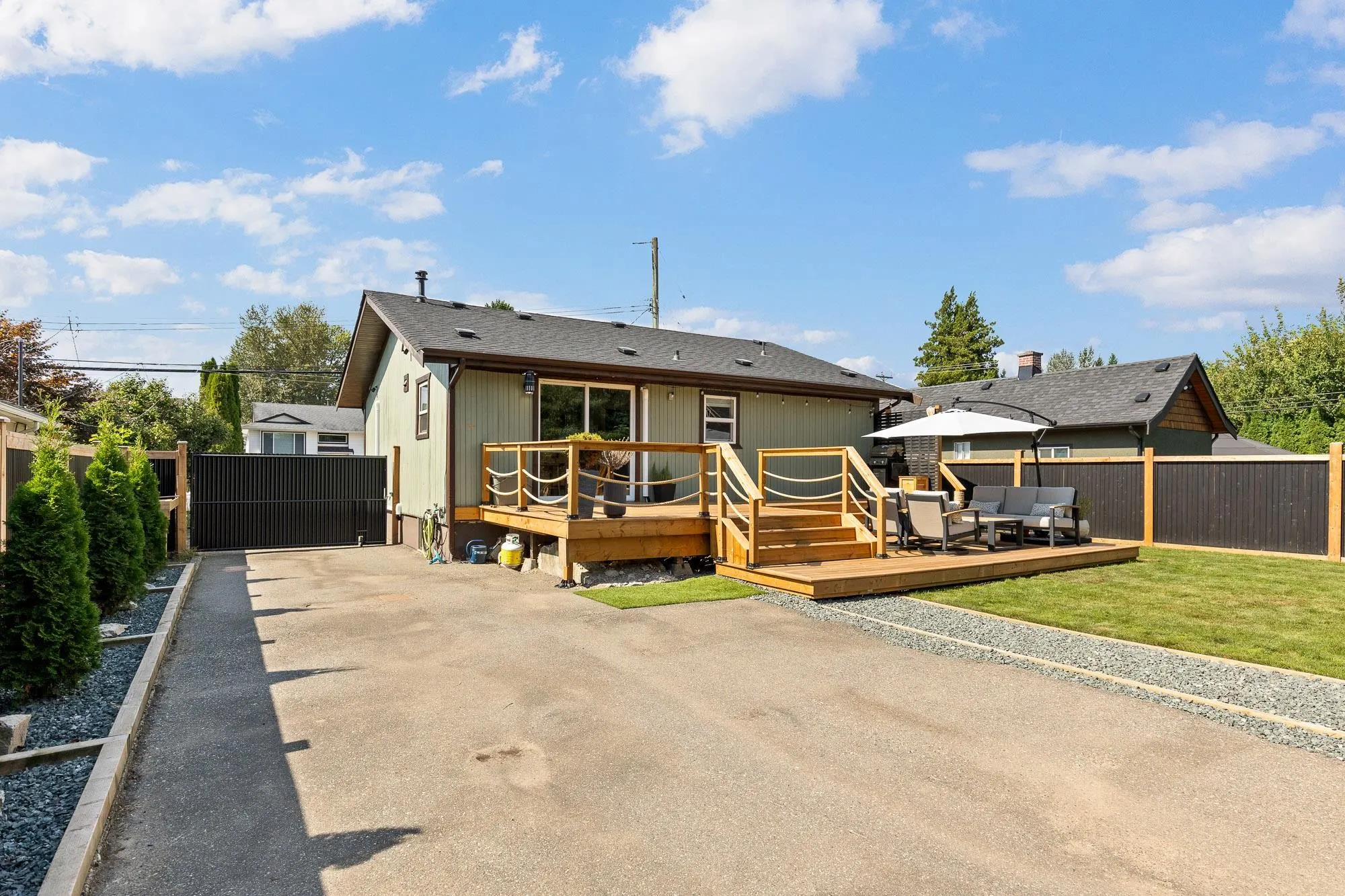 7582 Dunsmuir Street