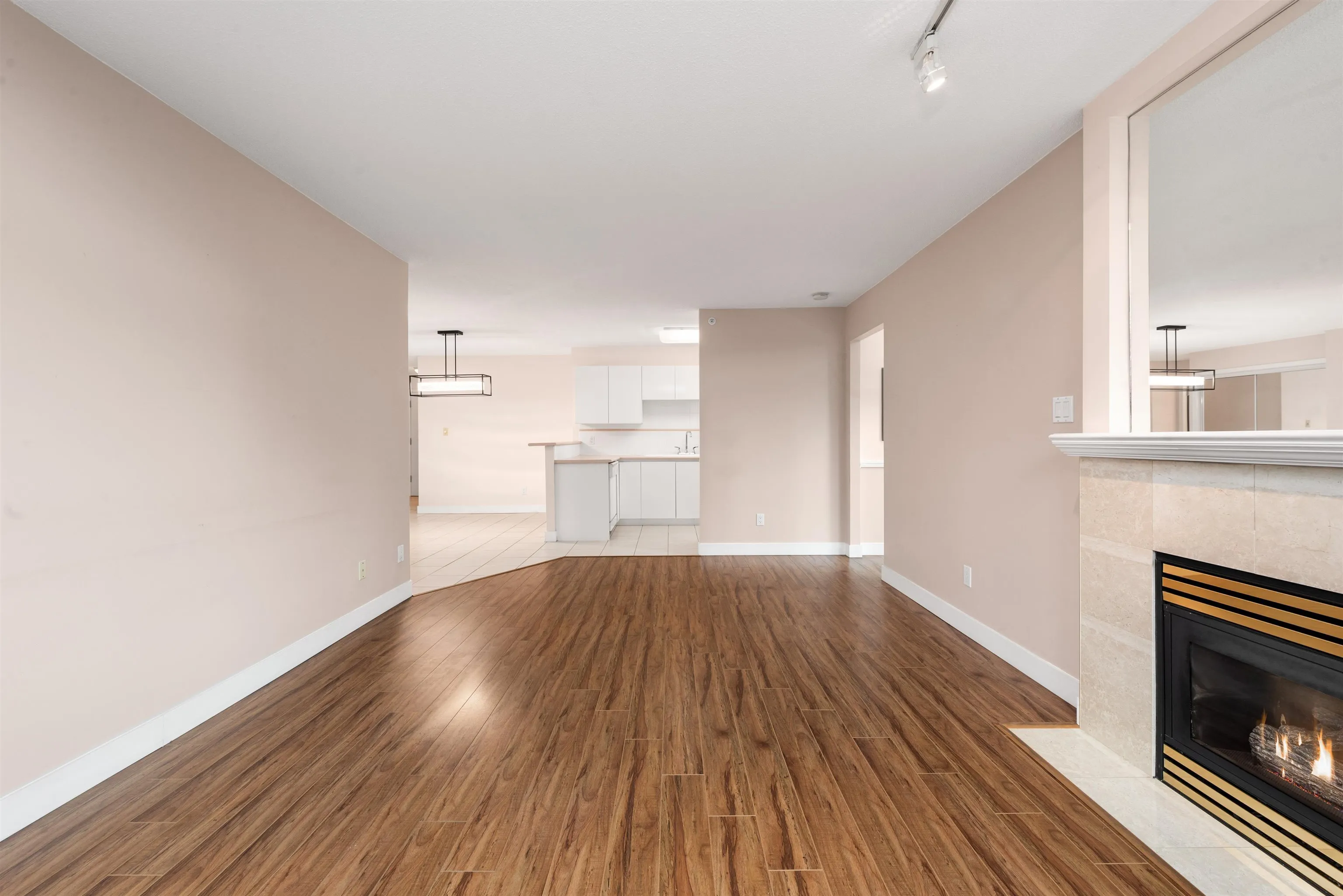 306 6622 Southoaks Crescent