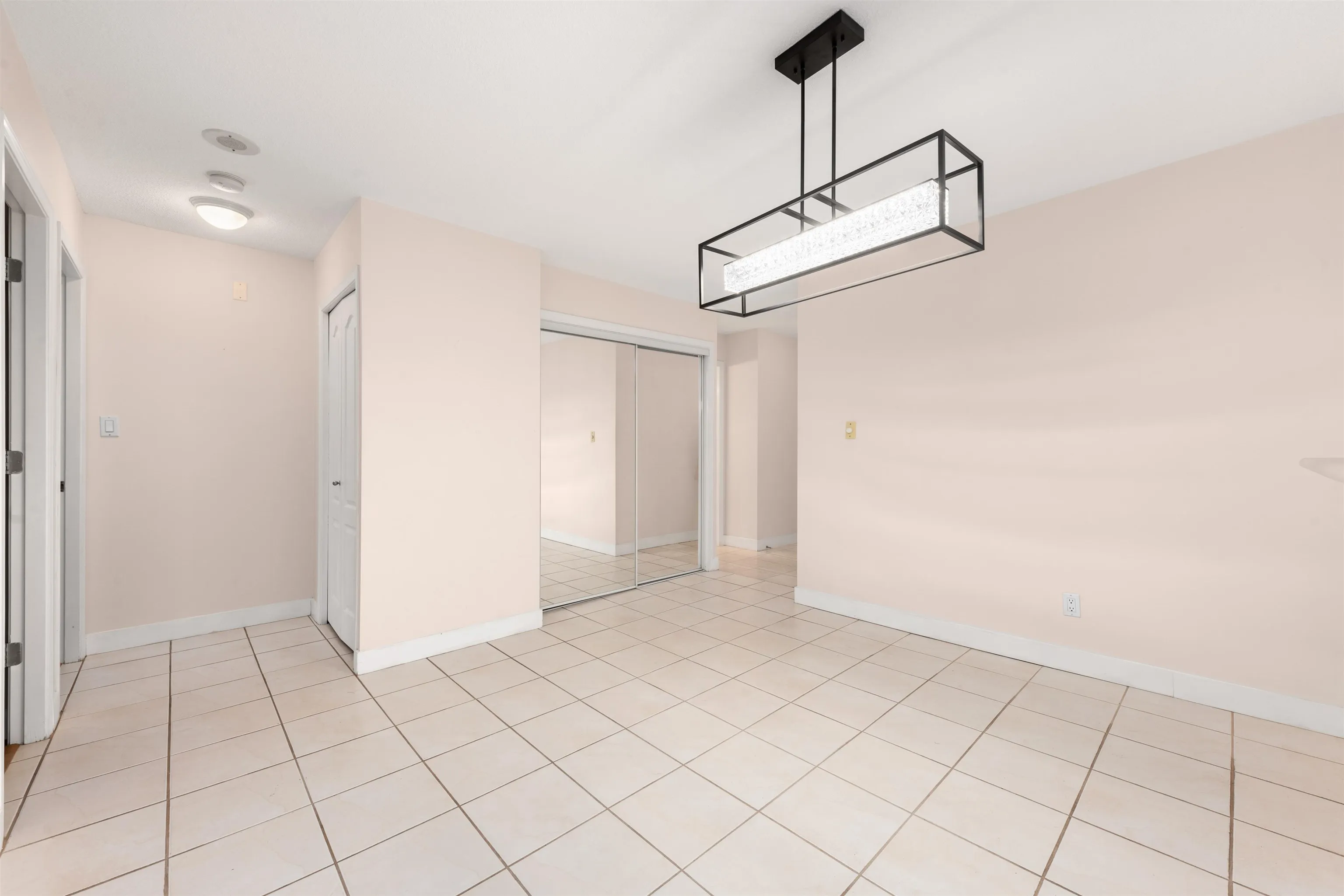 306 6622 Southoaks Crescent
