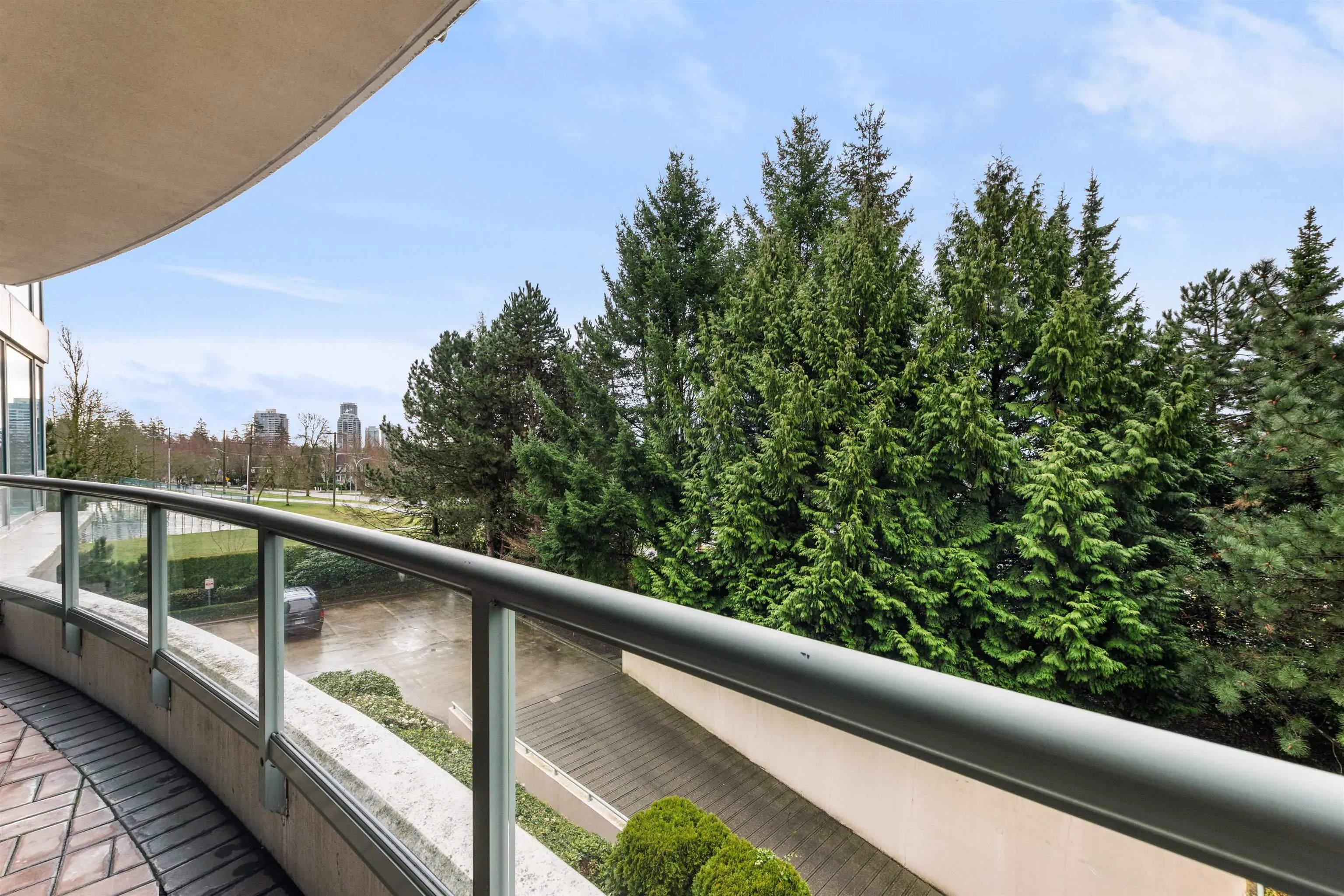 306 6622 Southoaks Crescent