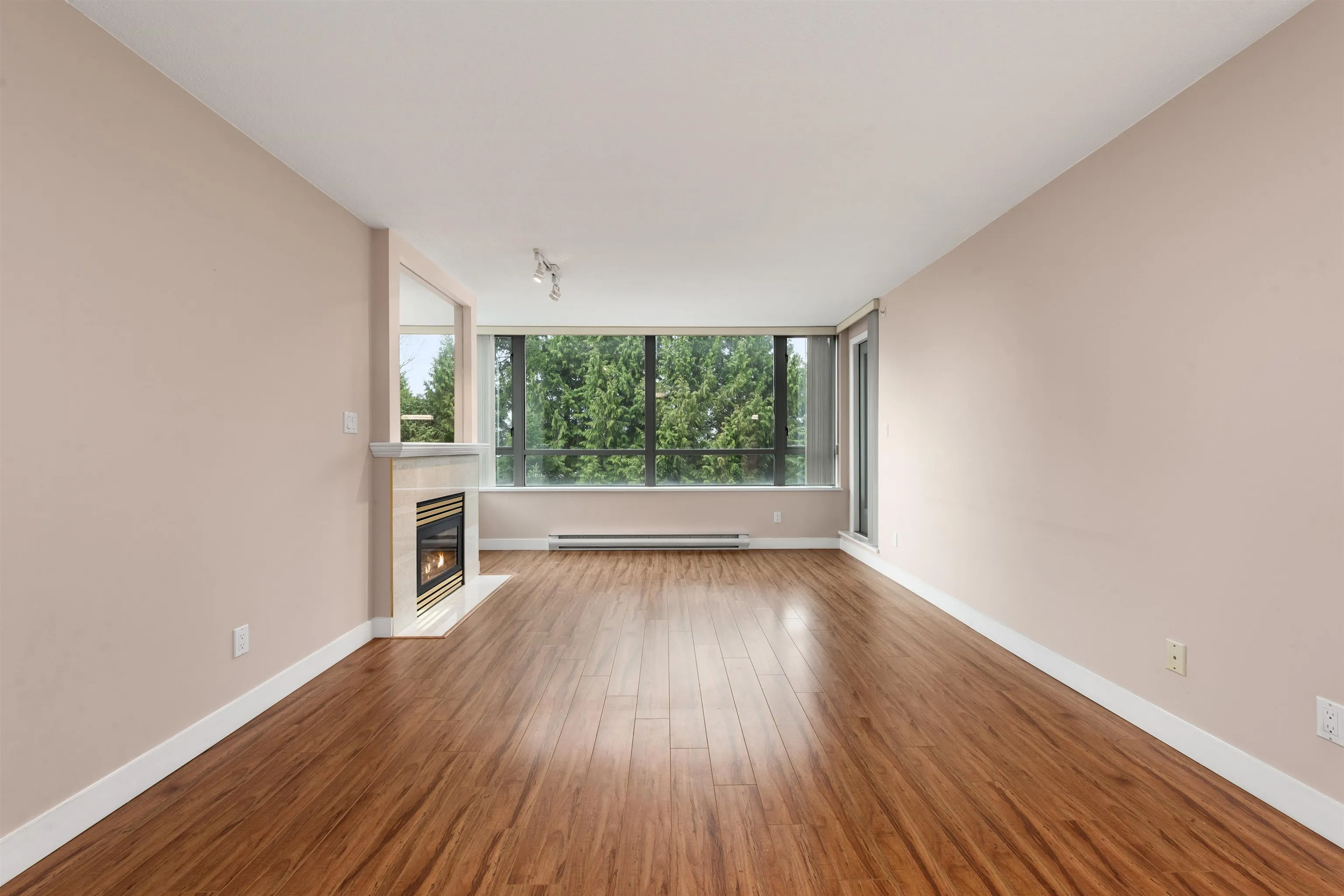 306 6622 Southoaks Crescent