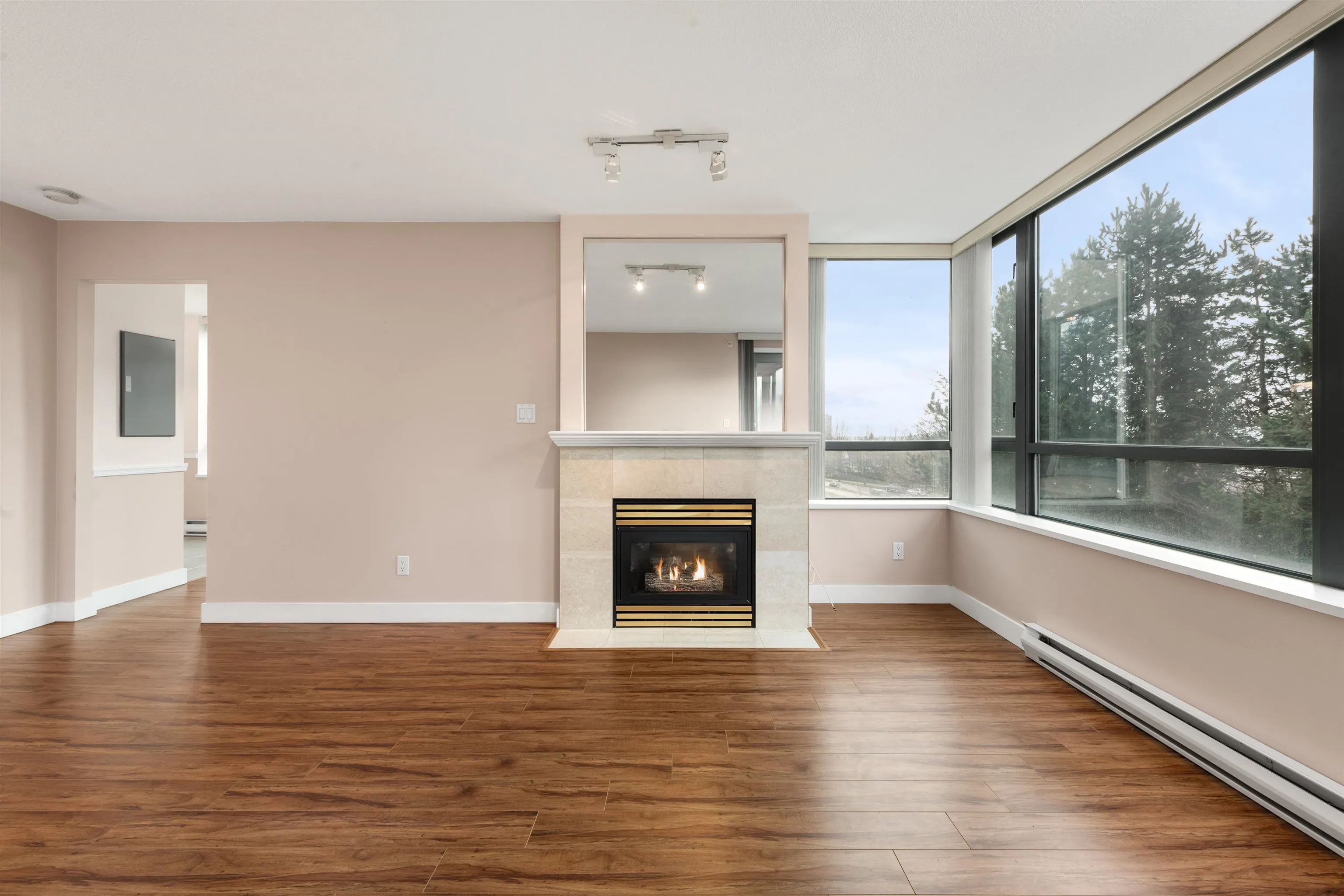 306 6622 Southoaks Crescent