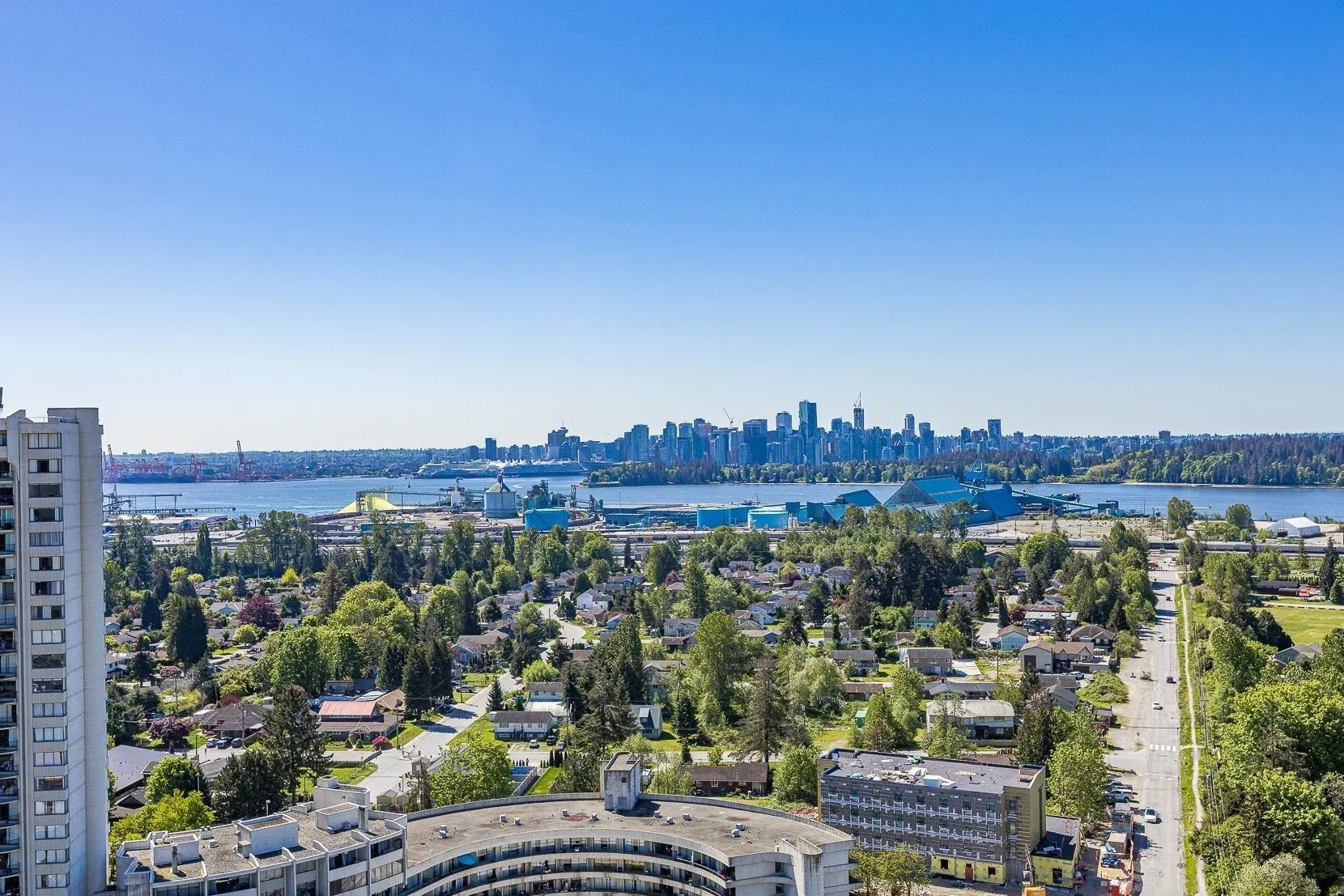 2201 1632 Lions Gate Lane