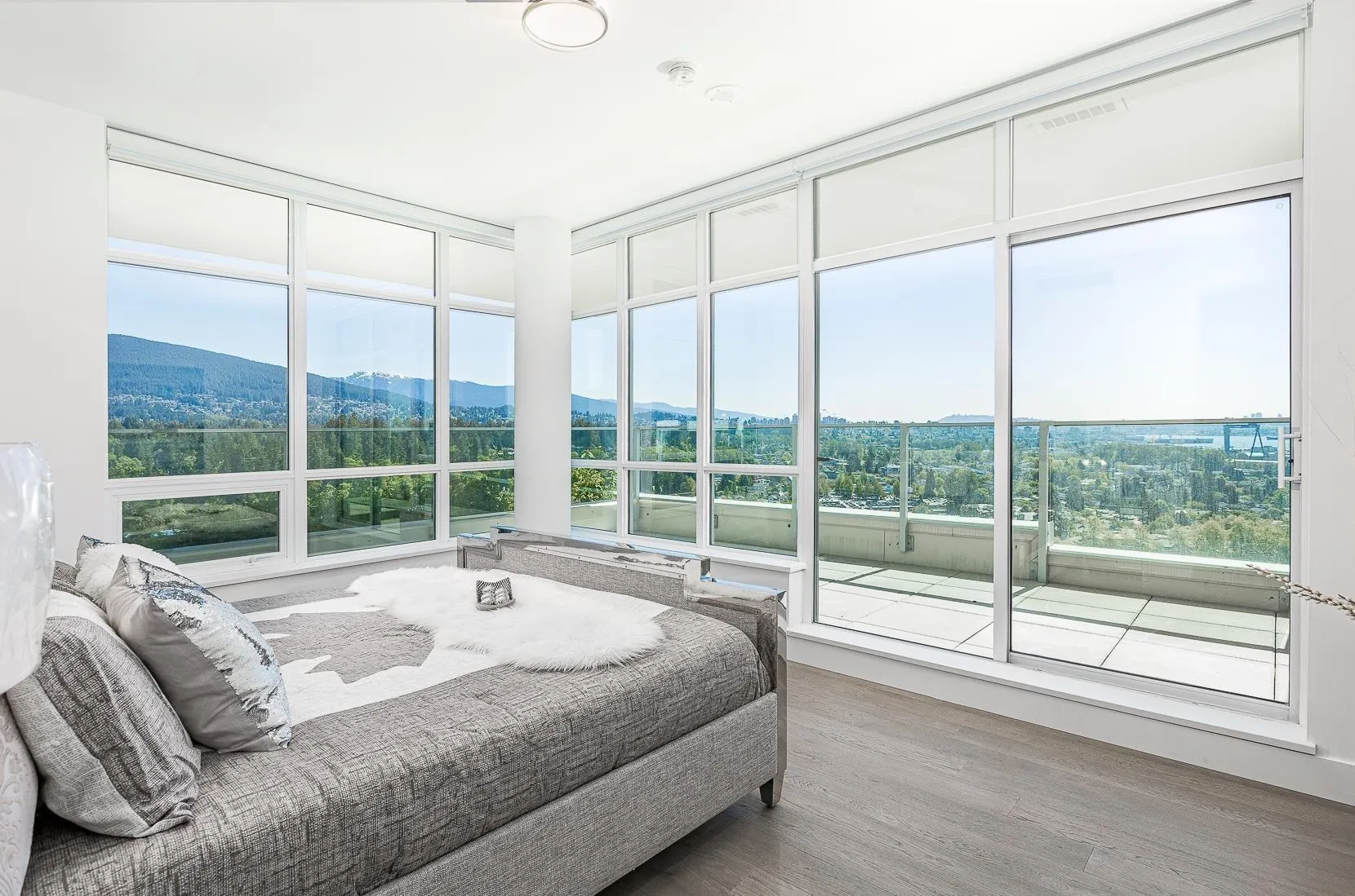 2201 1632 Lions Gate Lane