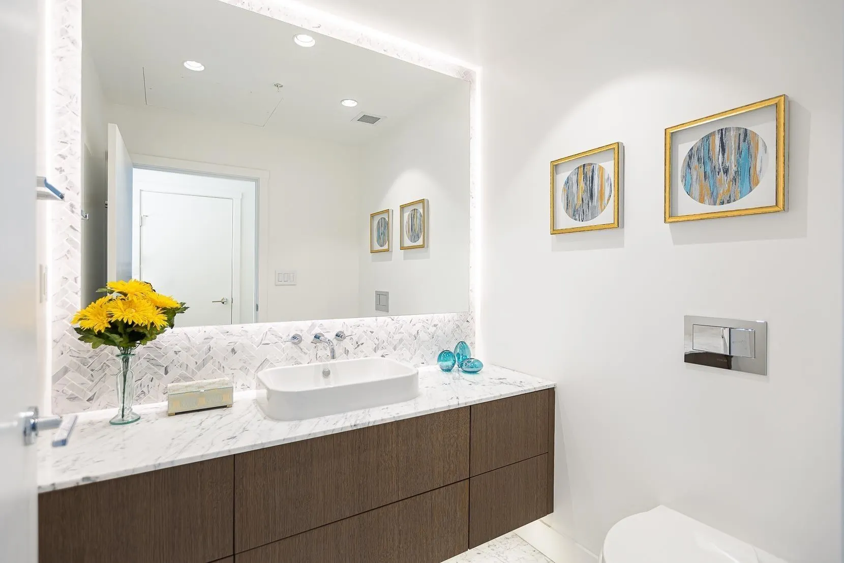 2201 1632 Lions Gate Lane