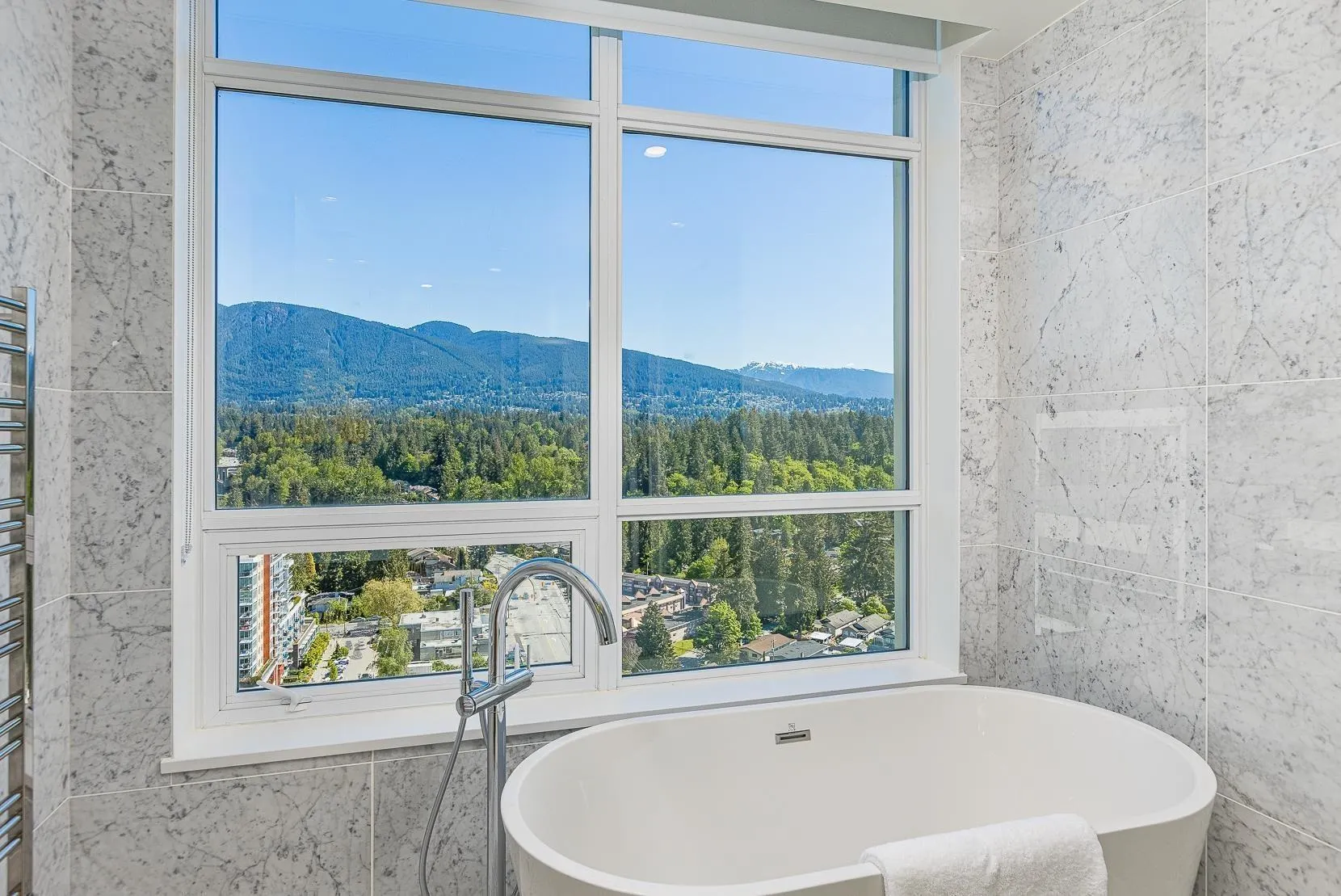 2201 1632 Lions Gate Lane